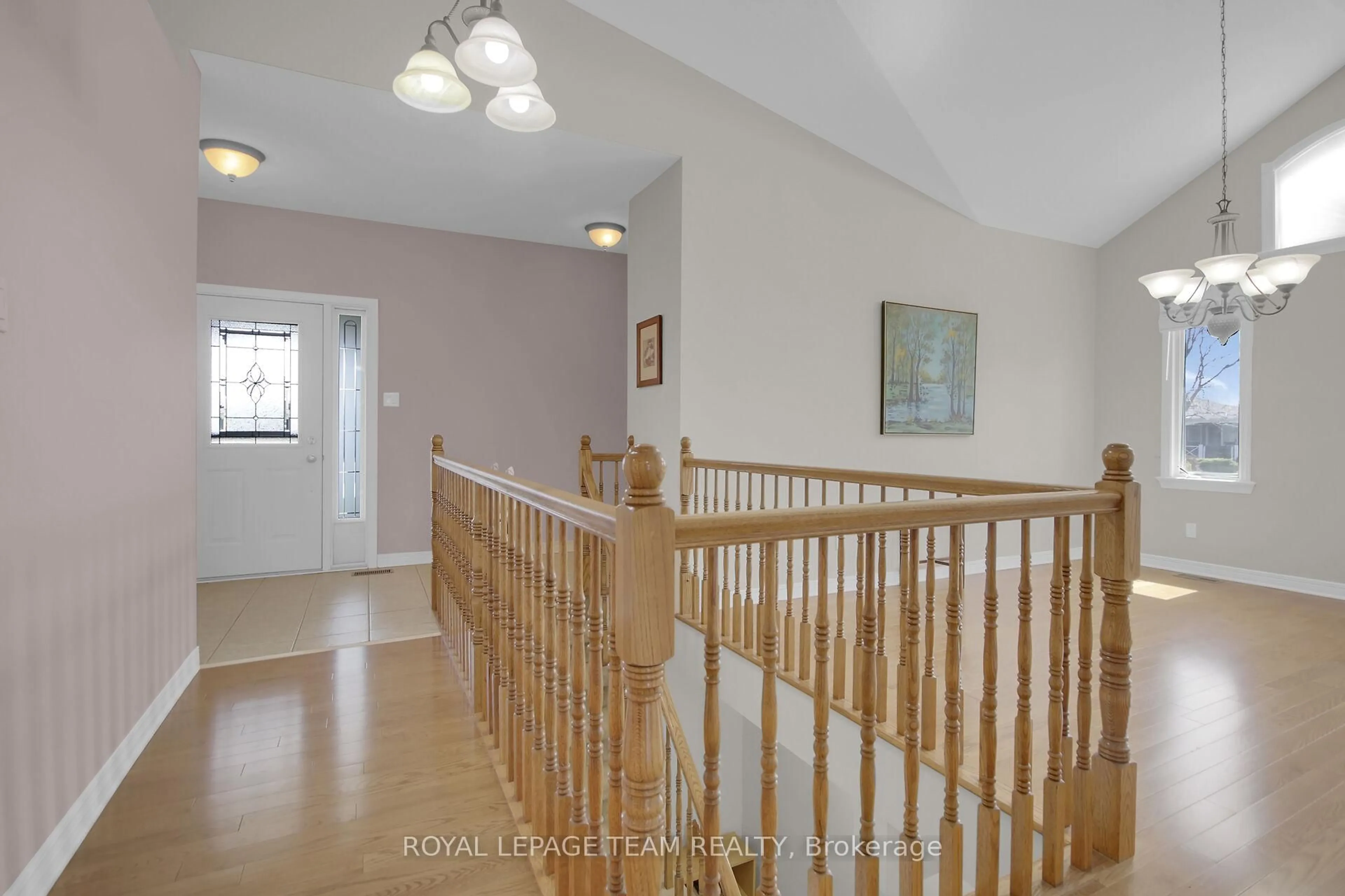 Indoor foyer for 45 Amberlakes Dr, Ottawa Ontario K2S 2A2