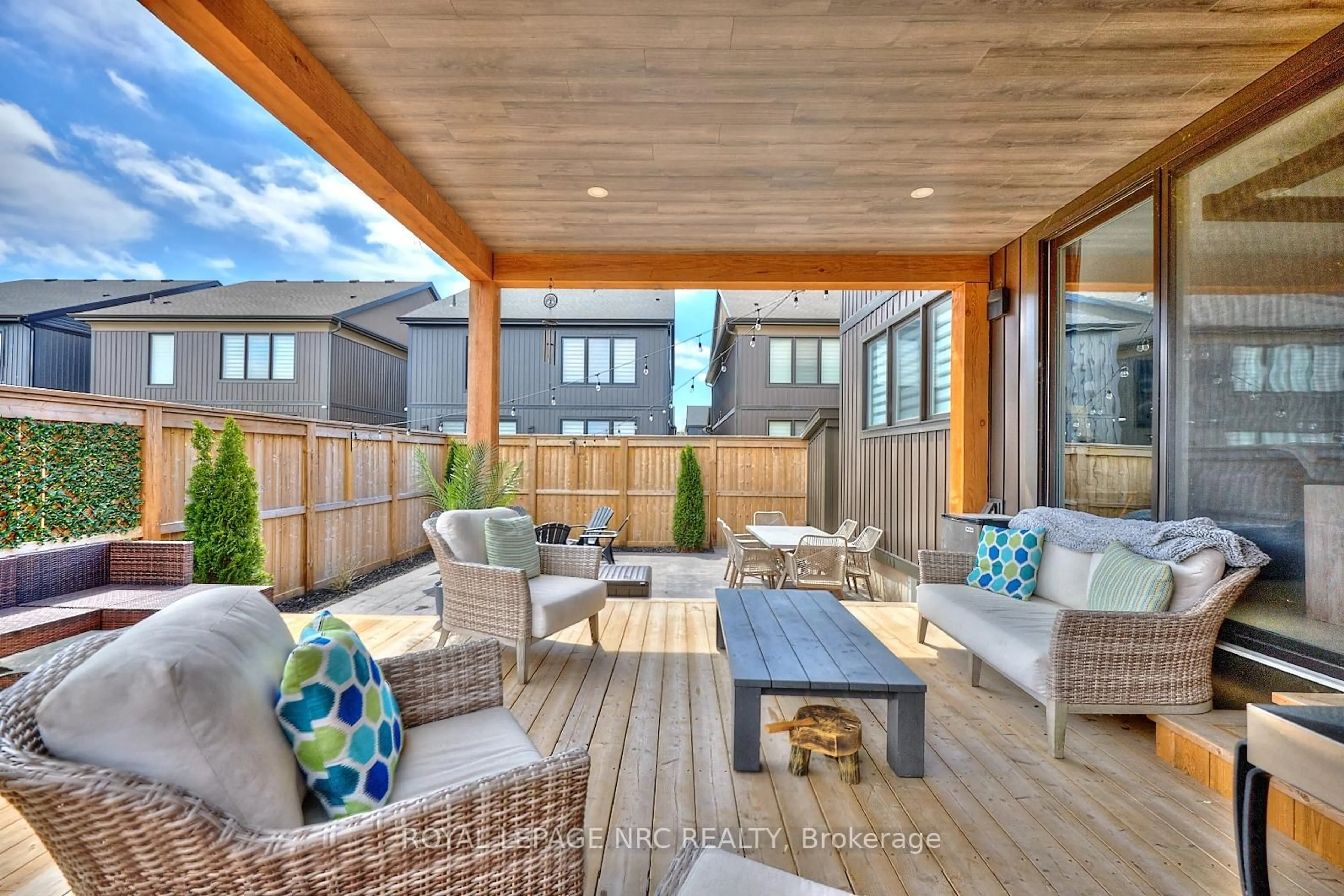 Patio, unknown for 7456 Parkside Rd, Niagara Falls Ontario L2H 0K7