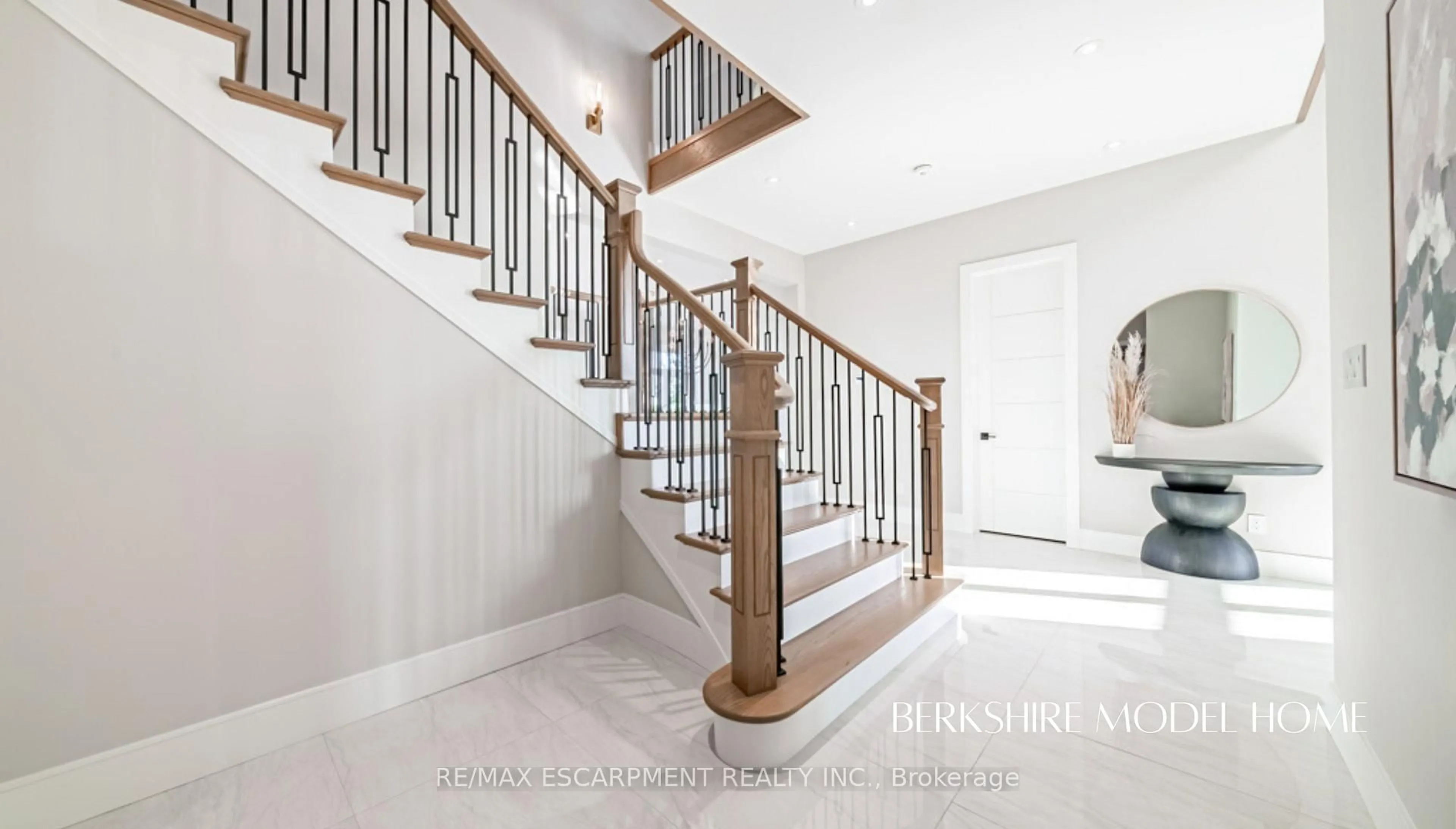 Stairs for 426 Masters Dr, Woodstock Ontario N4T 0L2