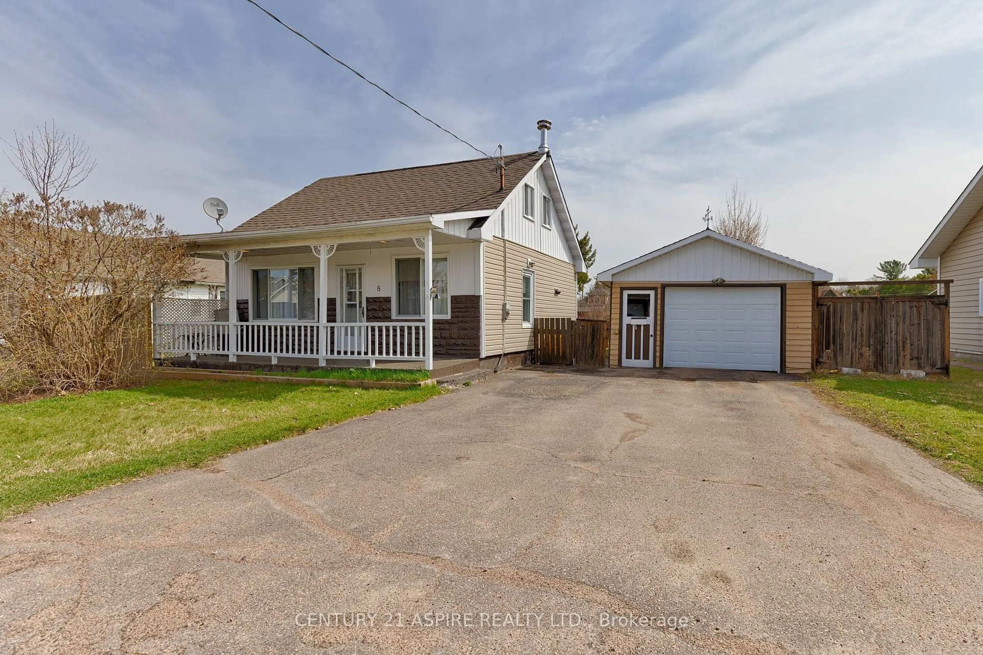 A pic from outside/outdoor area/front of a property/back of a property/a pic from drone, street for 8 Ethel St, Petawawa Ontario K8H 2B8