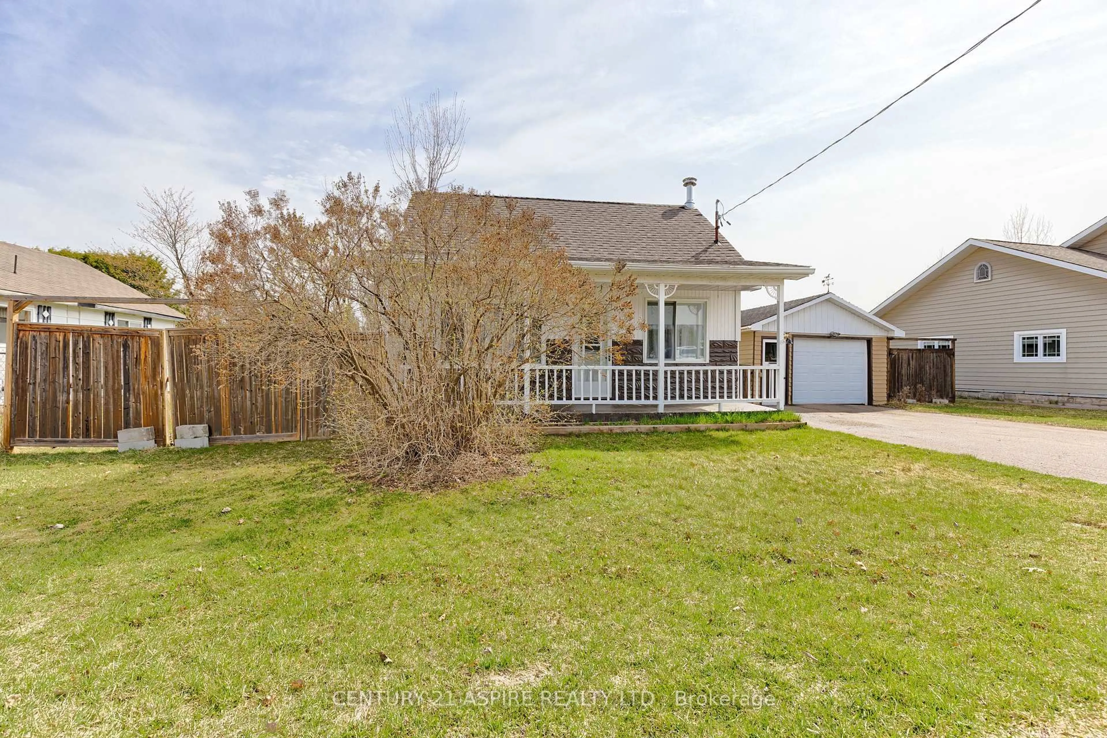 A pic from outside/outdoor area/front of a property/back of a property/a pic from drone, street for 8 Ethel St, Petawawa Ontario K8H 2B8