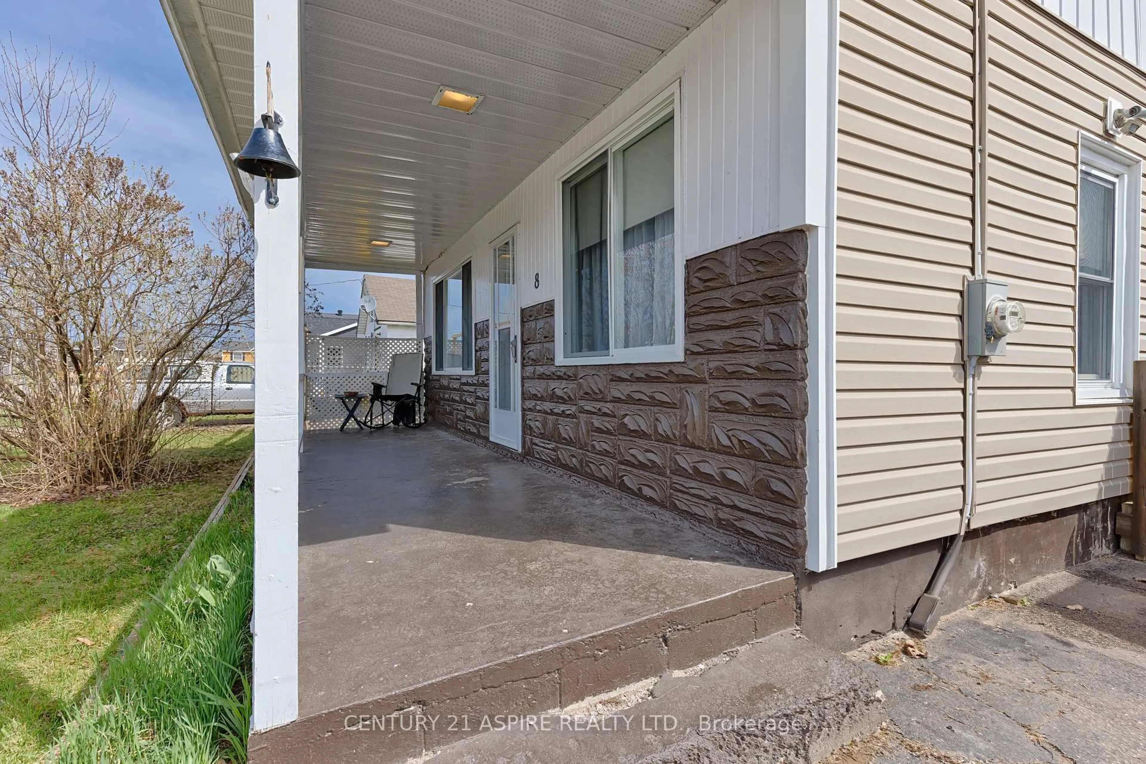Unknown for 8 Ethel St, Petawawa Ontario K8H 2B8