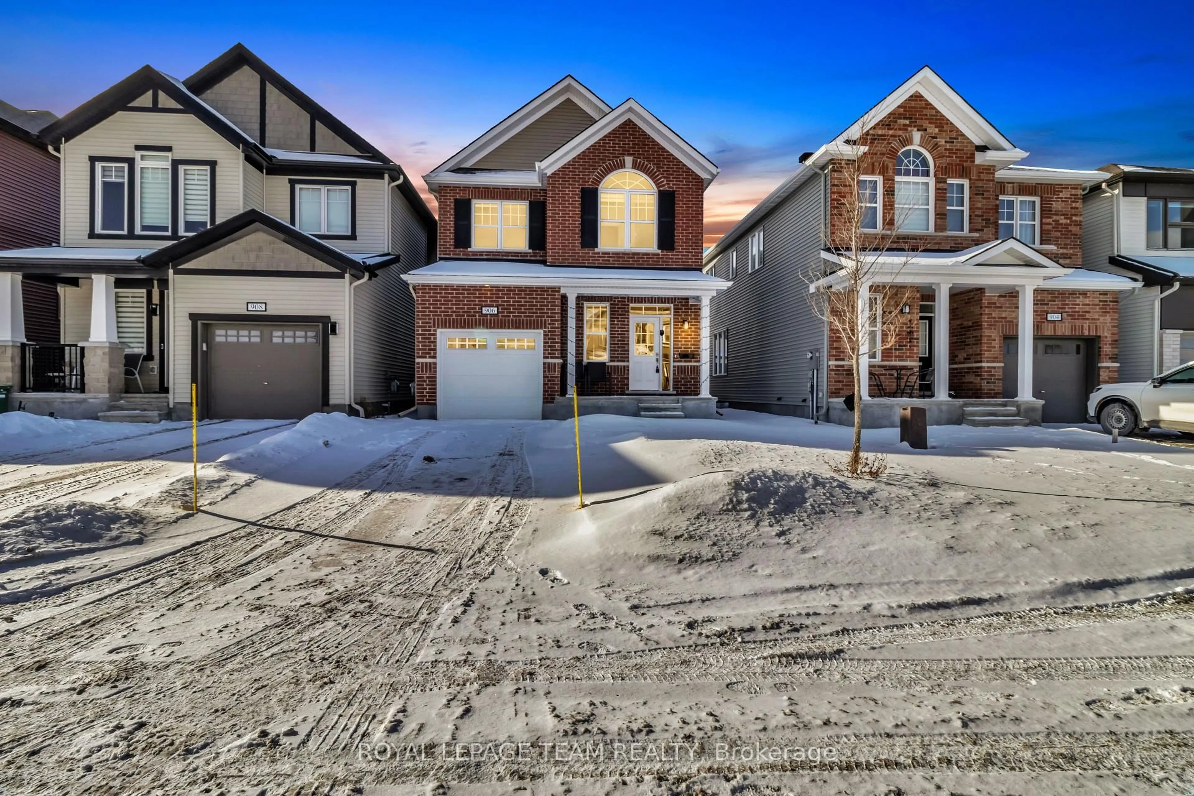 Home with brick exterior material, street for 906 Nokomis Pl, Ottawa Ontario K2J 6T2