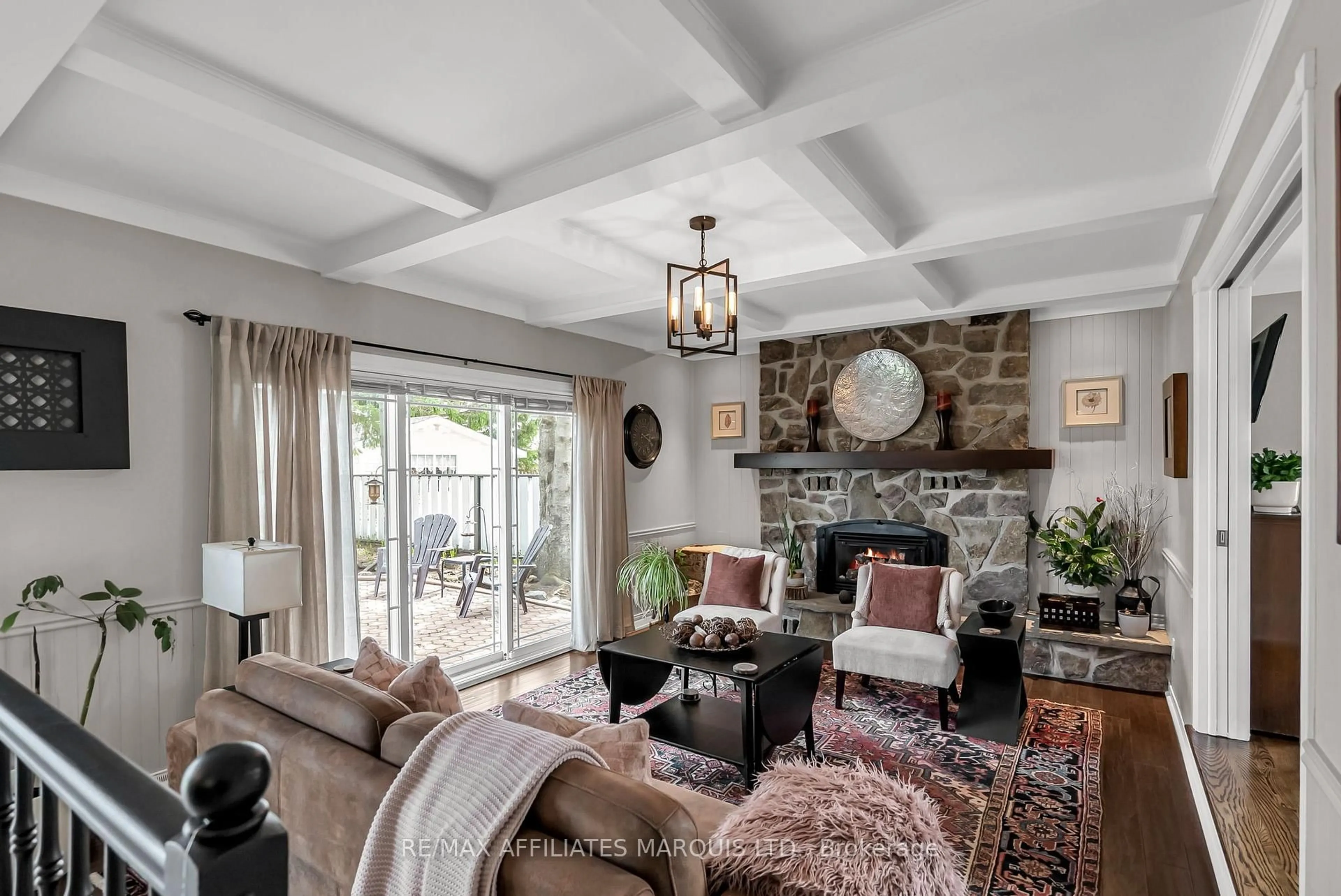 Living room with furniture, unknown for 1932 Belvedere Cres, Cornwall Ontario K6H 6M9