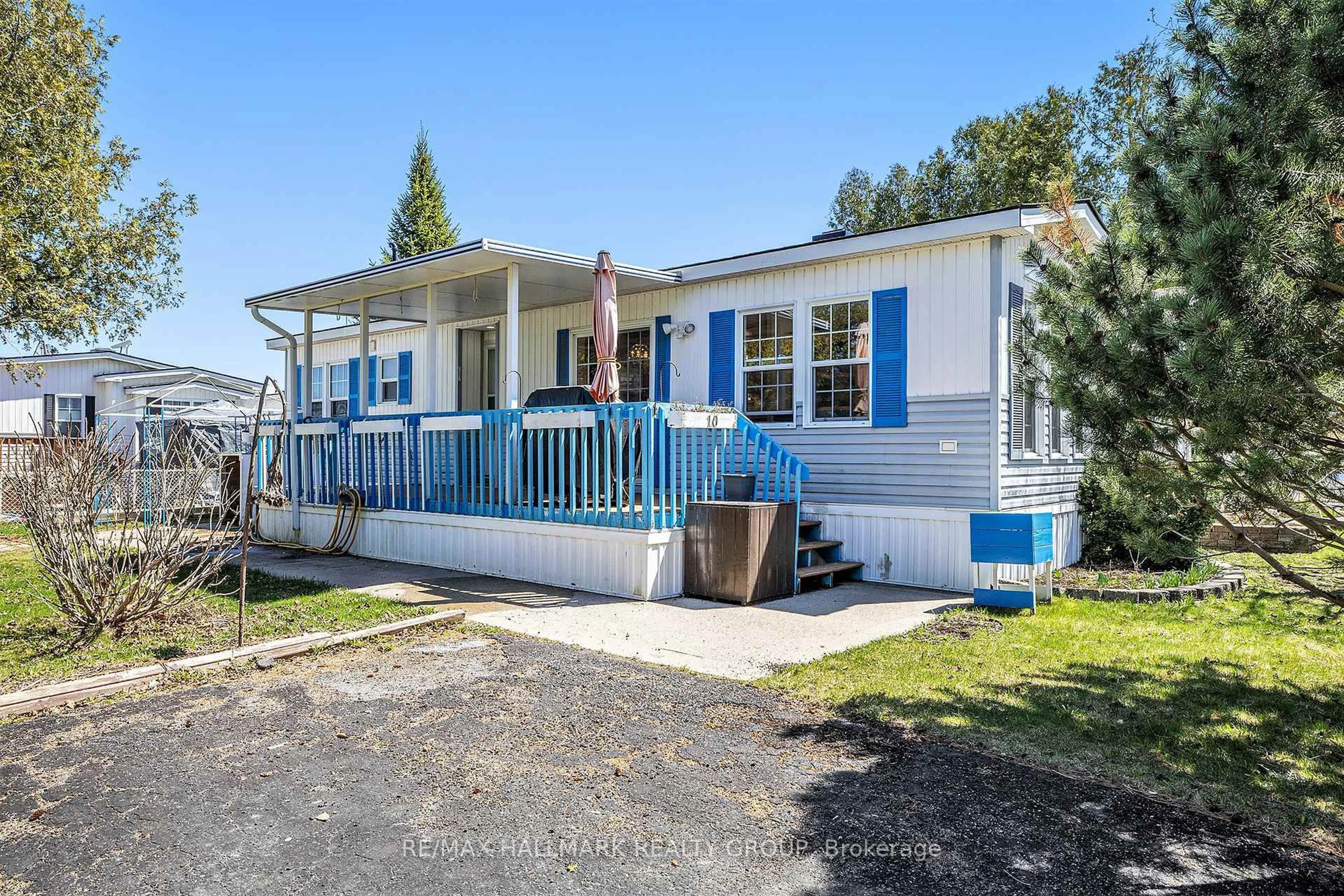 Home with vinyl exterior material, unknown for 10 Yvette Private, Ashton Ontario K0A 1B0