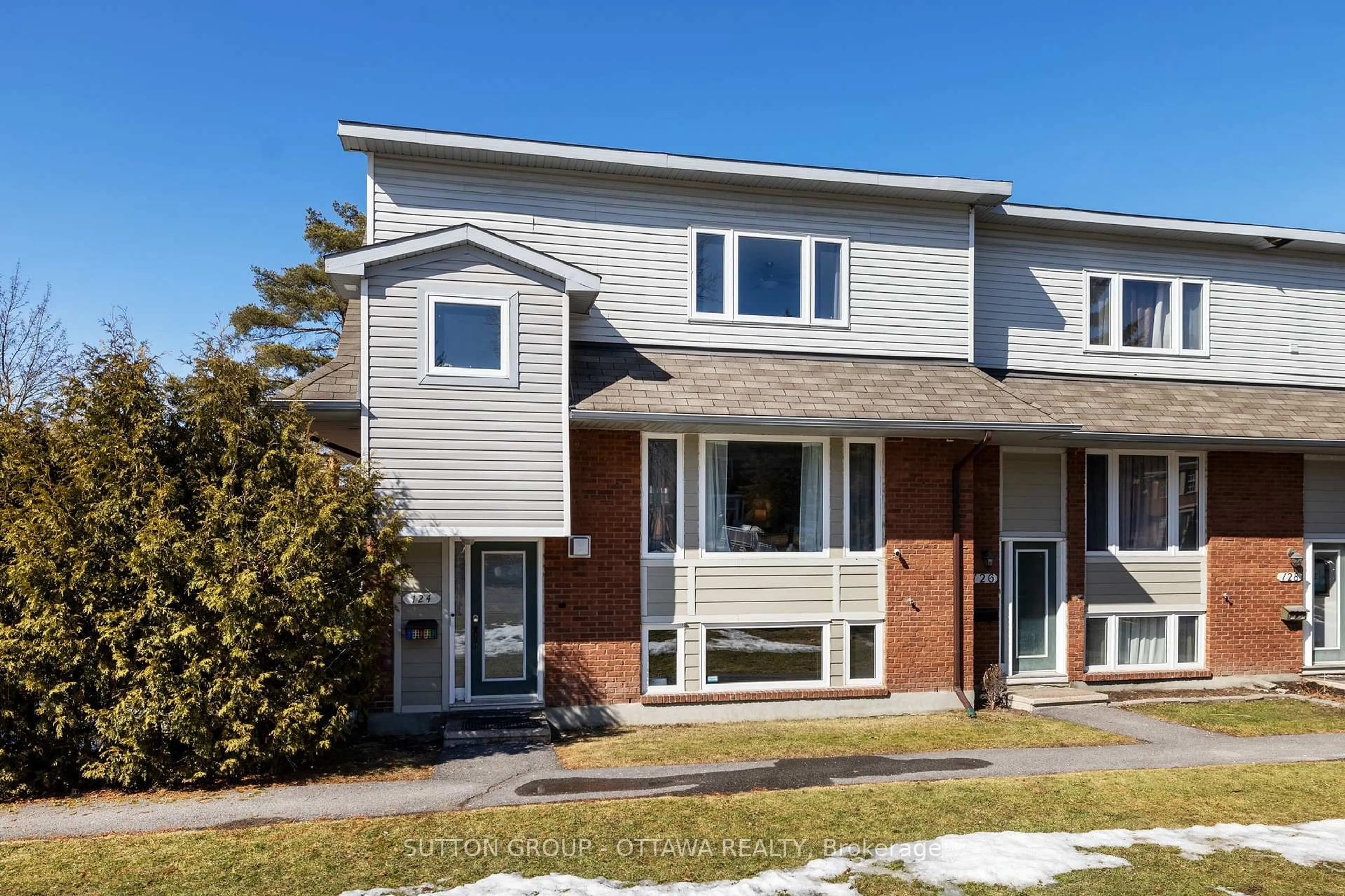 Home with vinyl exterior material, street for 124 MONTEREY Dr, Ottawa Ontario K2H 7A8