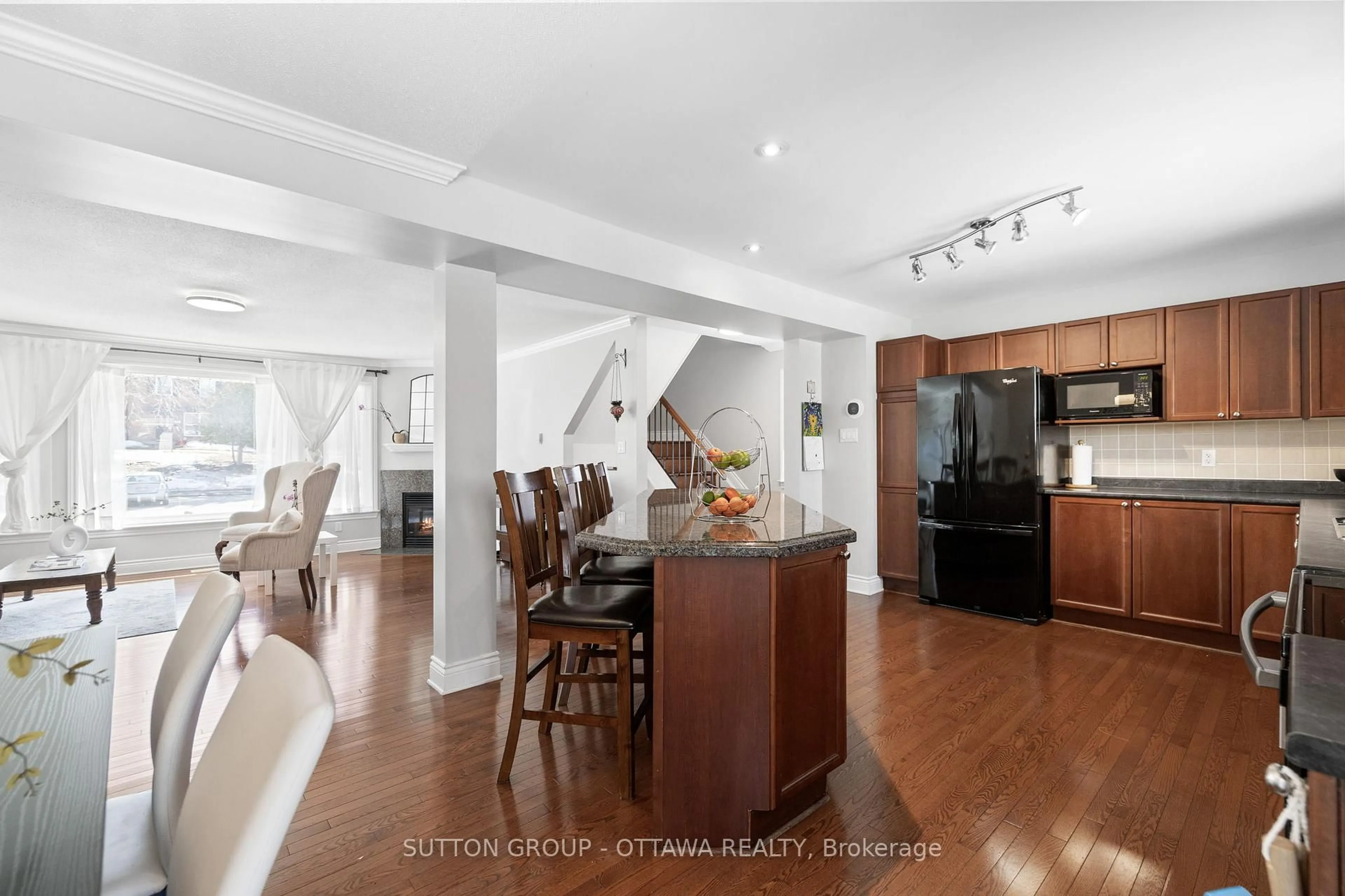 Open concept kitchen, unknown for 124 MONTEREY Dr, Ottawa Ontario K2H 7A8