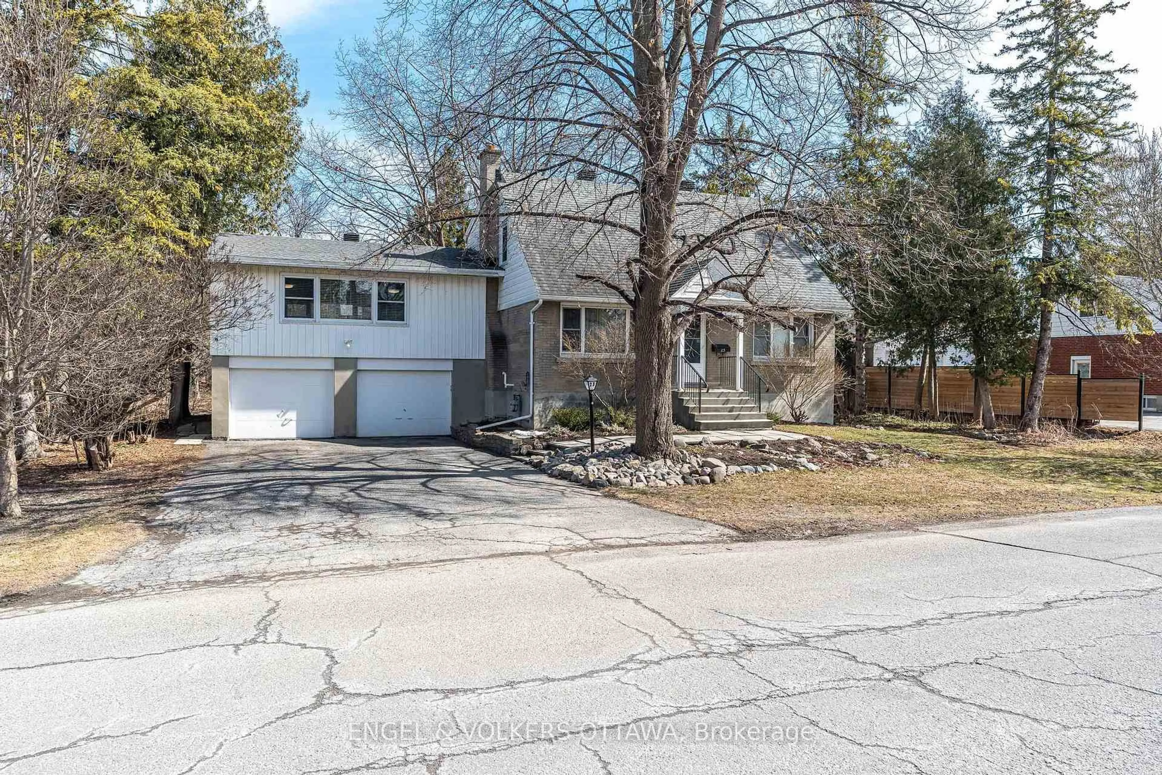 Unknown for 23 Trillium Ave, Ottawa Ontario K2E 5M8