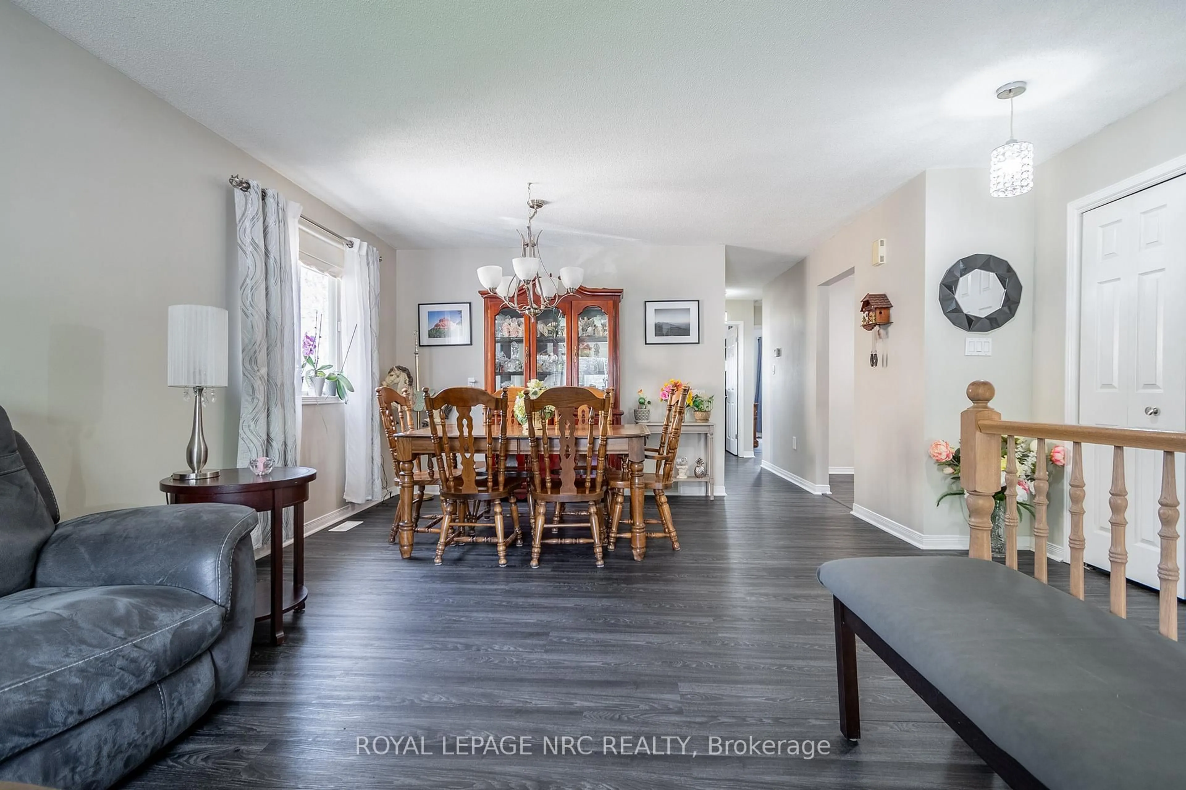 Dining room, wood/laminate floor for 1387 Station St, Pelham Ontario L3B 5N5