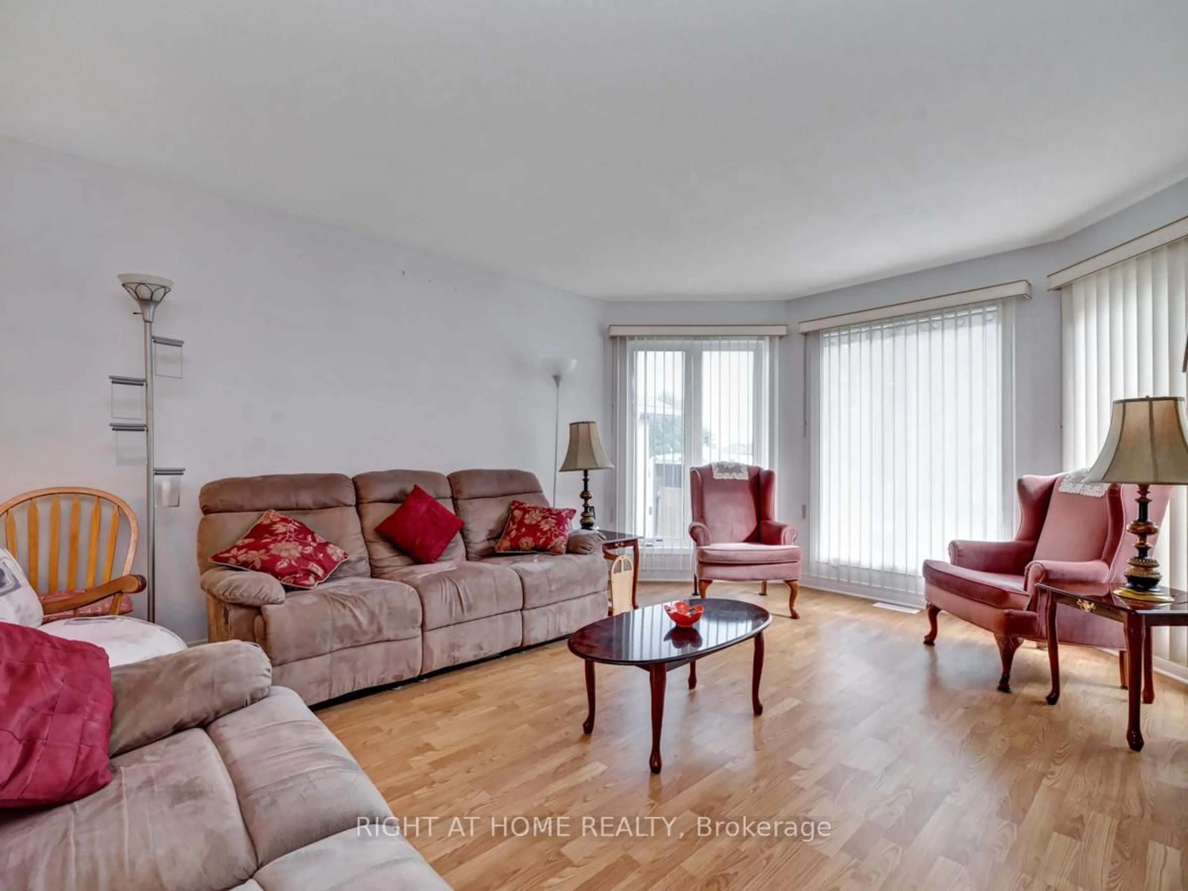 Living room with furniture, wood/laminate floor for 144 Sandra Cres, Clarence-Rockland Ontario K4K 1R7