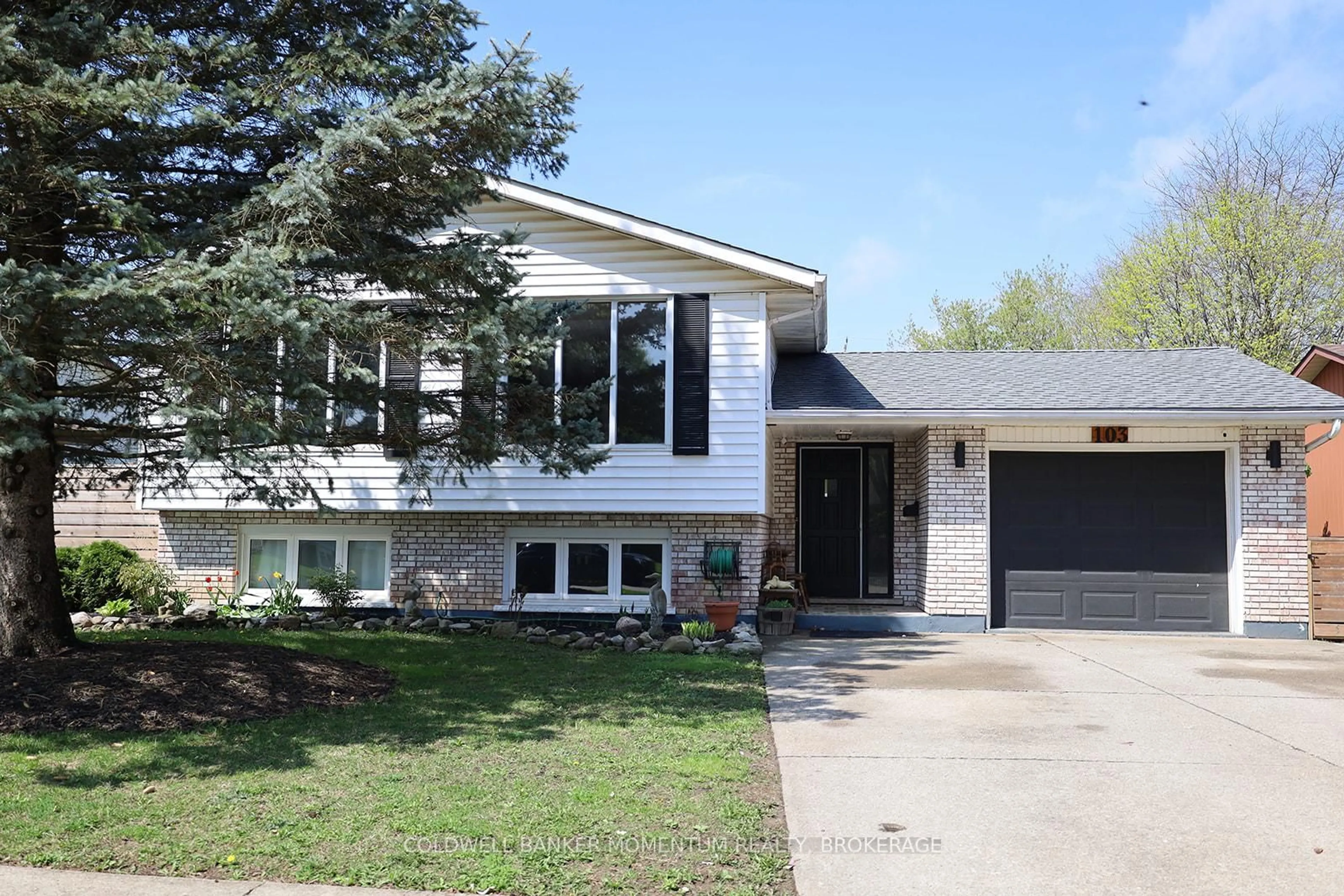Home with brick exterior material, street for 103 Glenayr Pl, Welland Ontario L3C 3M6