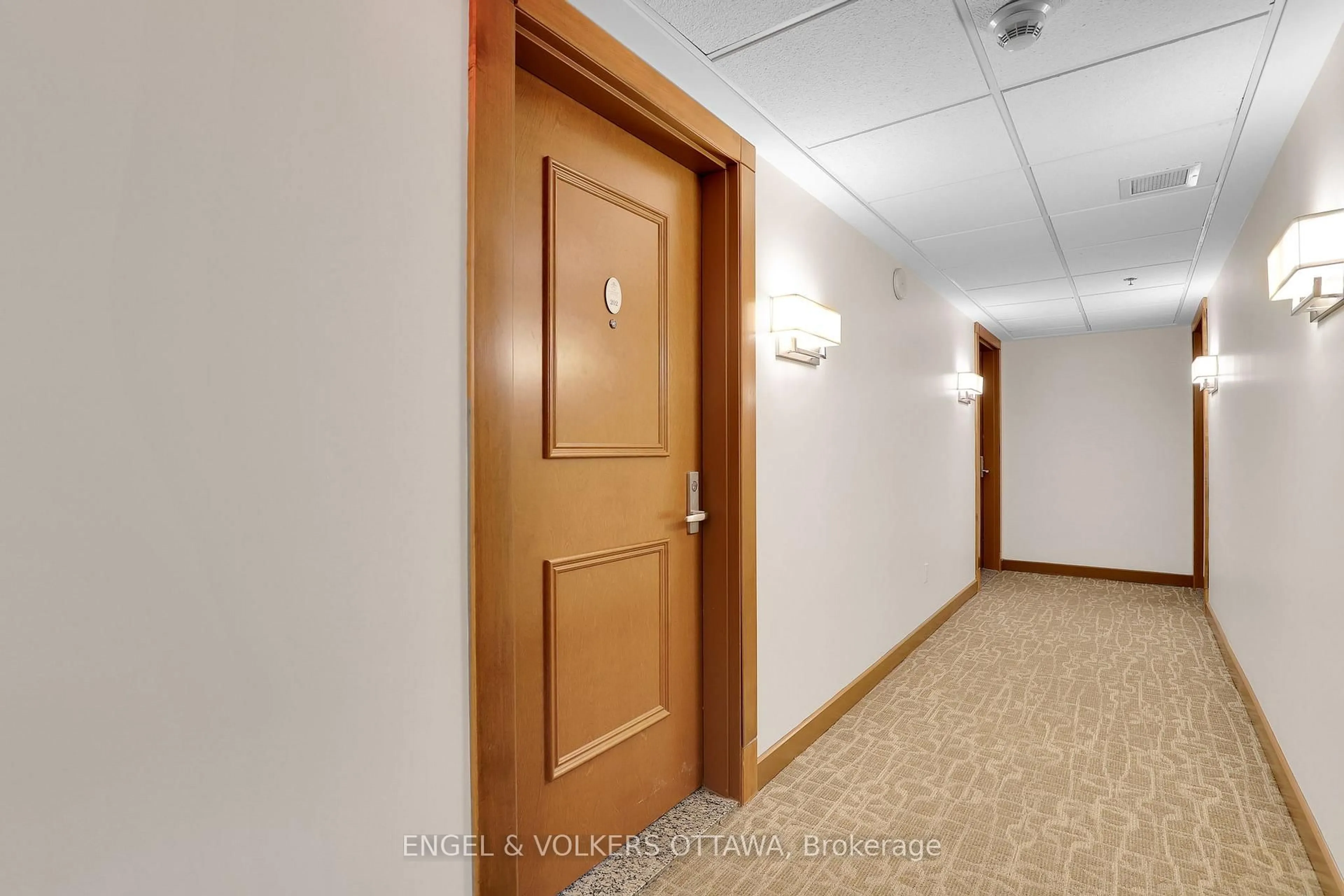 Indoor foyer for 195 Besserer St #202, Ottawa Ontario K1N 0B6