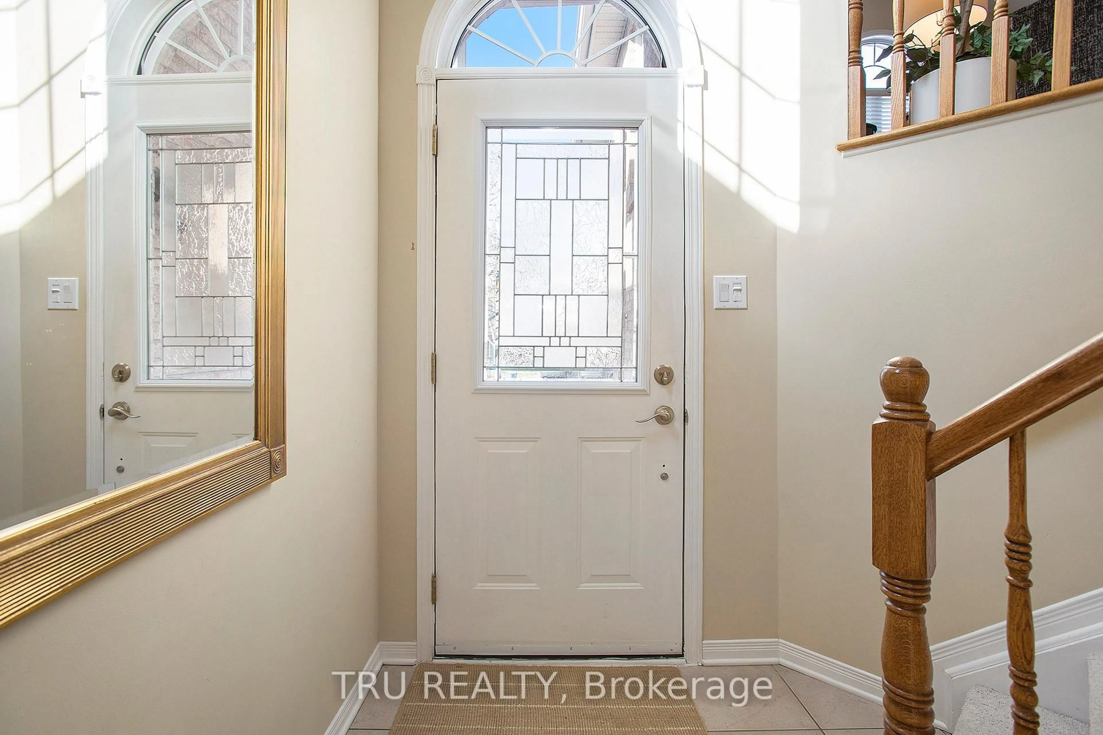 Indoor entryway for 4 Castle Glen Cres, Ottawa Ontario K2L 4H1