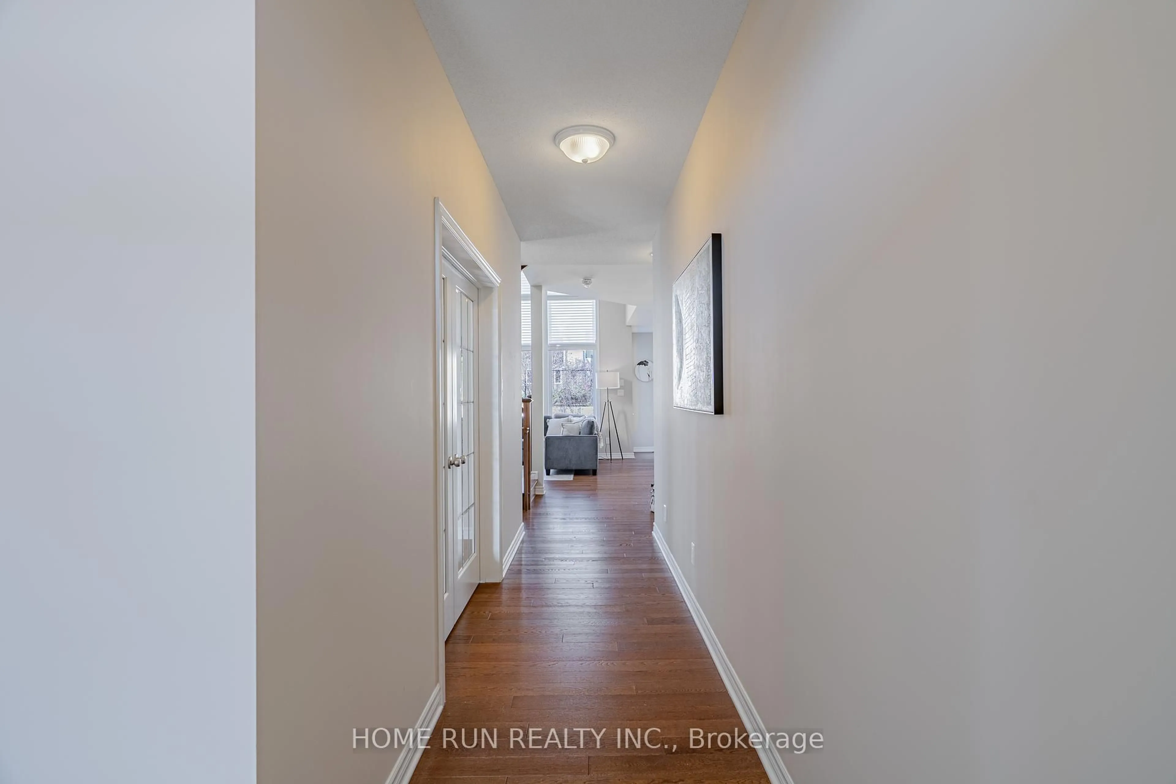 Indoor entryway for 604 Gabriola Way, Kanata Ontario K2T 0M2
