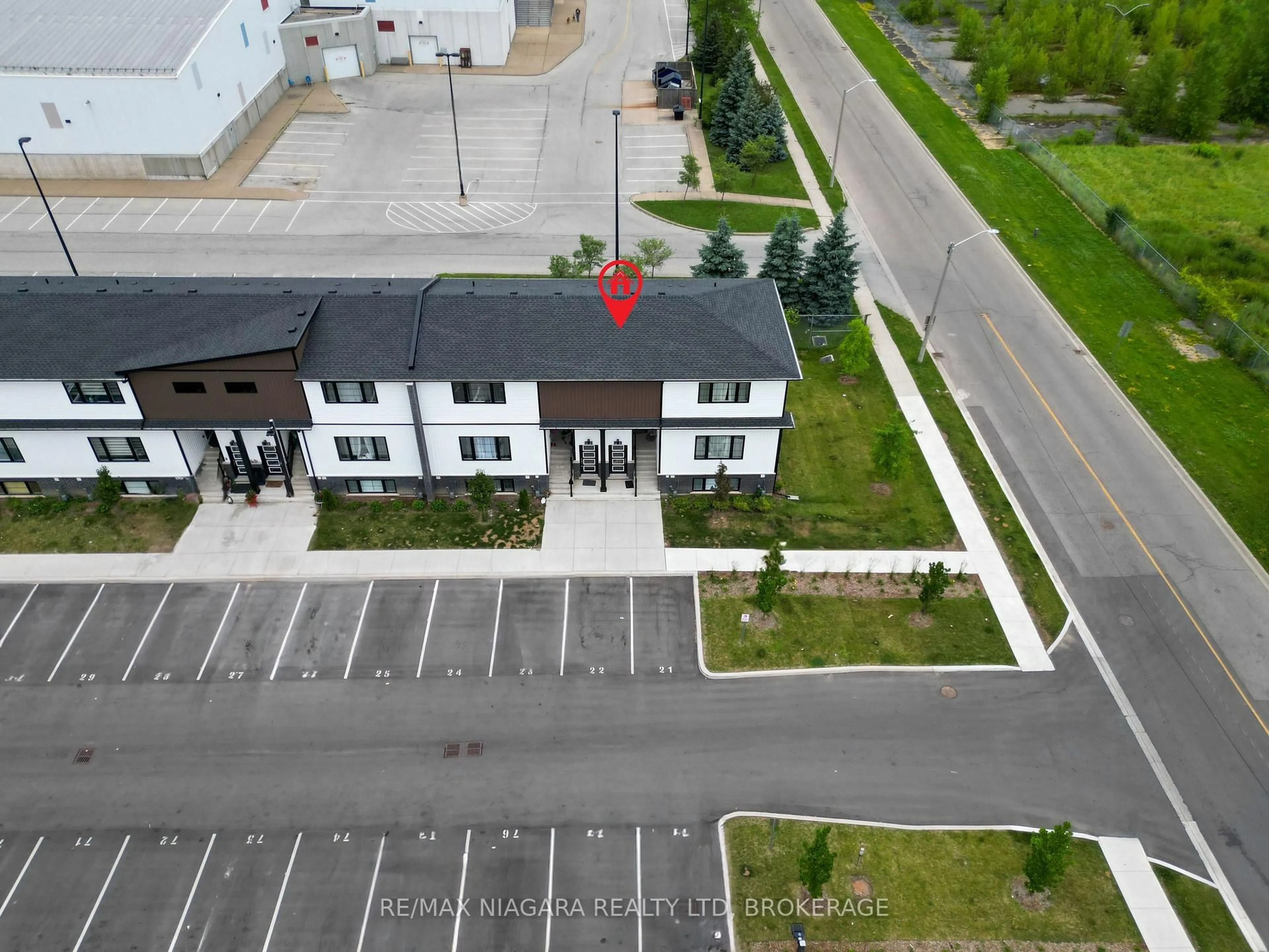 A pic from outside/outdoor area/front of a property/back of a property/a pic from drone, unknown for 4263 Fourth Ave #211, Niagara Falls Ontario L2E 0C2