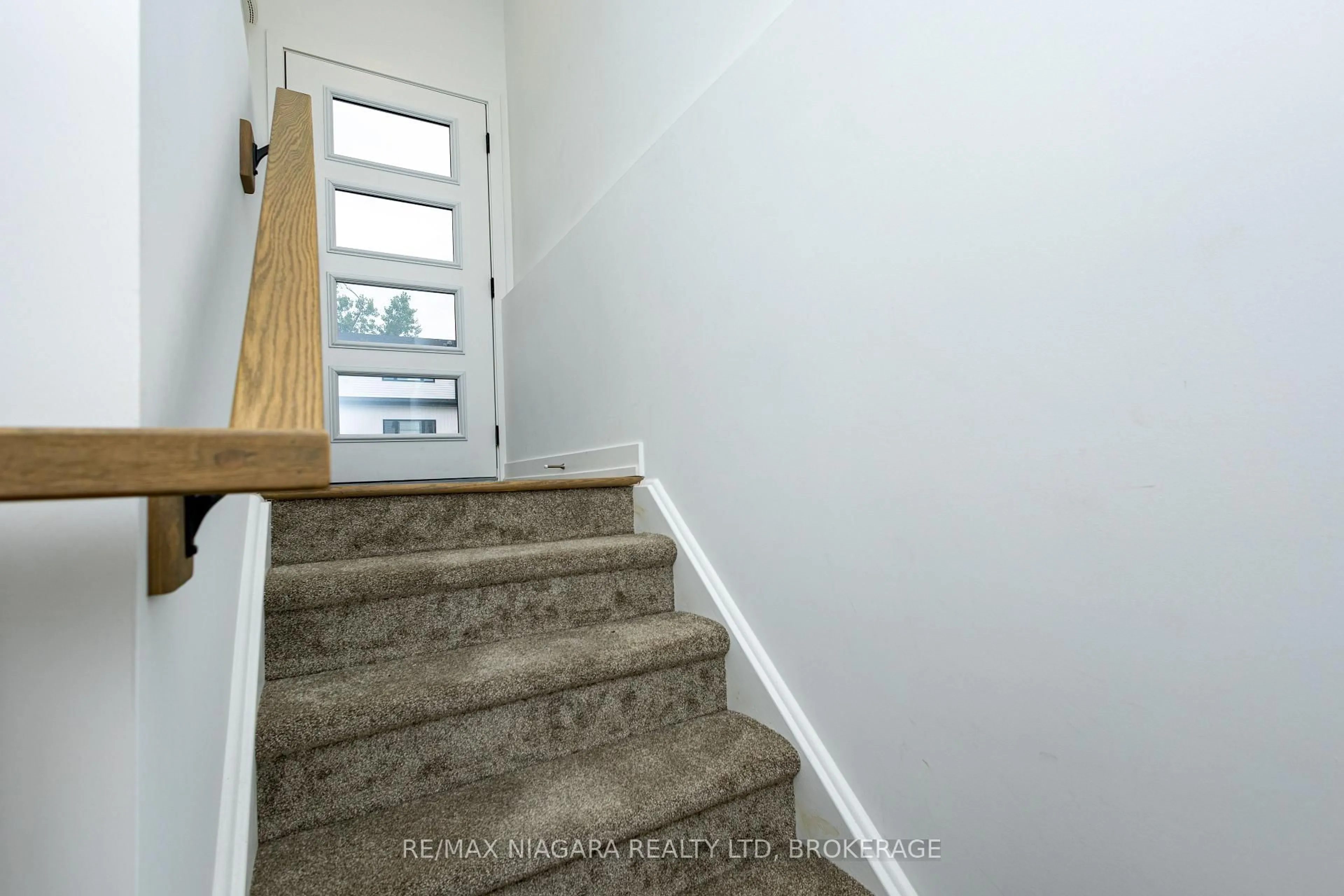 Stairs for 4263 Fourth Ave #211, Niagara Falls Ontario L2E 0C2