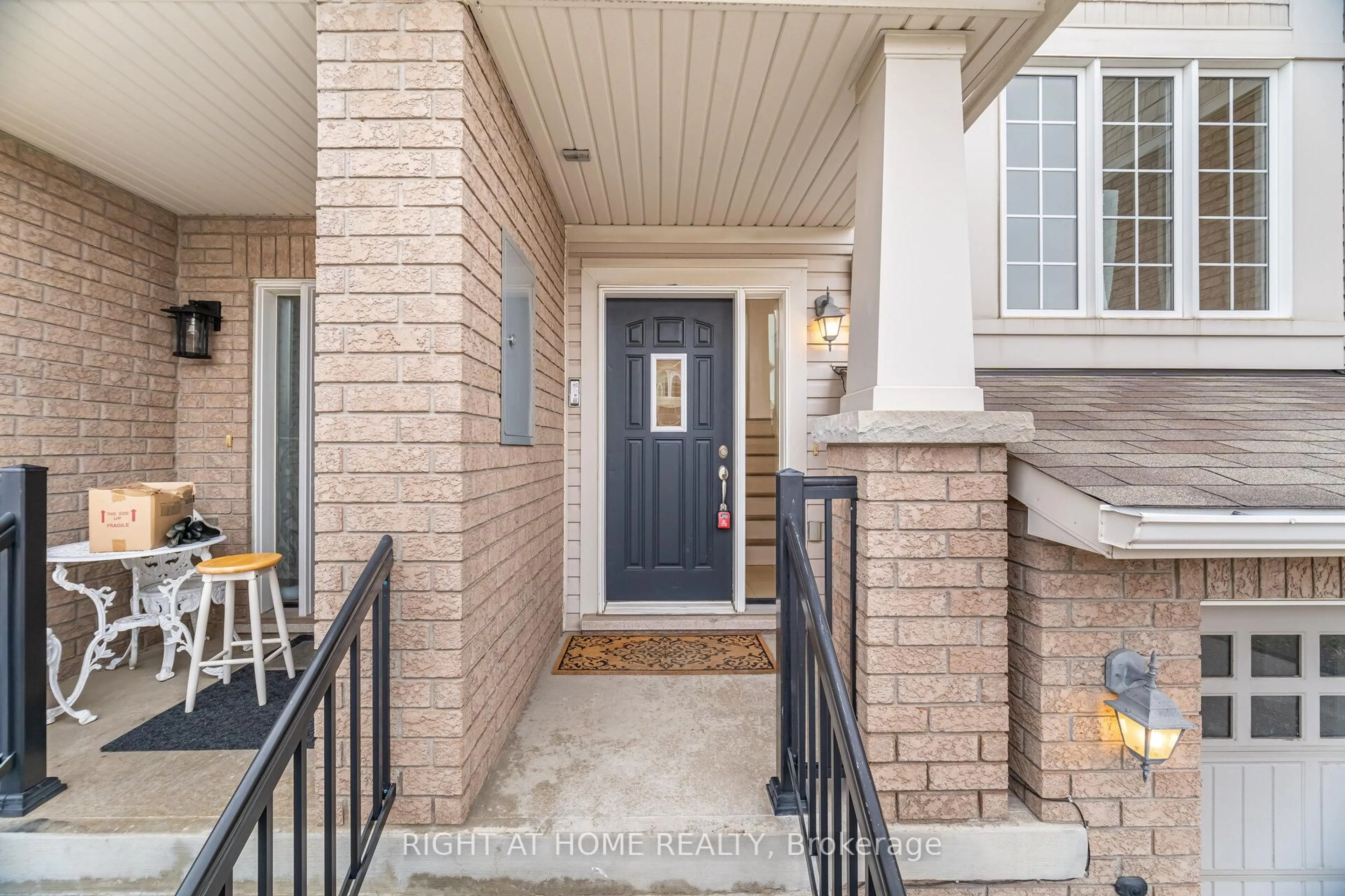 Indoor entryway for 40 Ohara Lane, Hamilton Ontario L9K 0C7