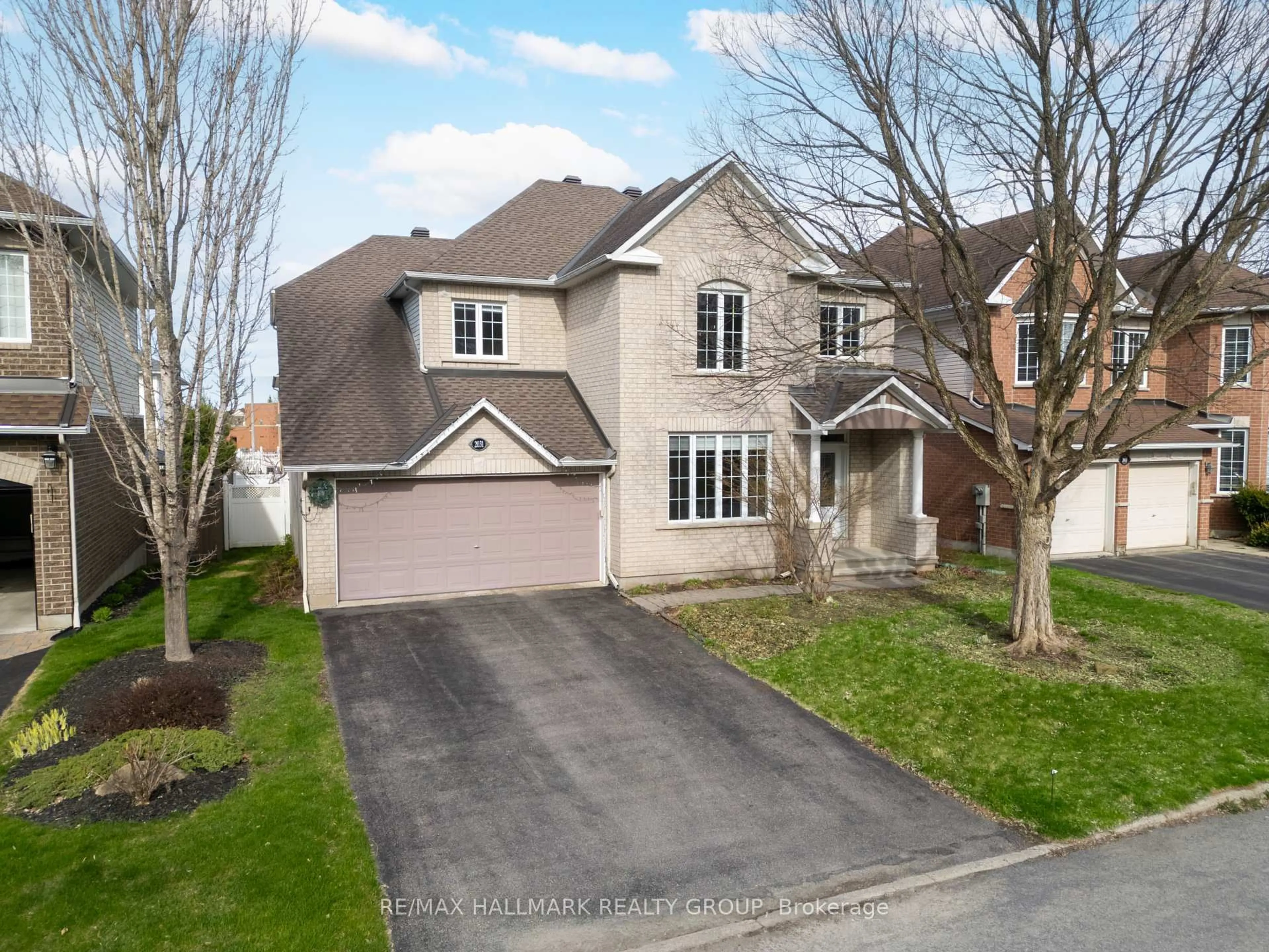 A pic from outside/outdoor area/front of a property/back of a property/a pic from drone, street for 2031 Silver Pines Cres, Ottawa Ontario K1W 1J9