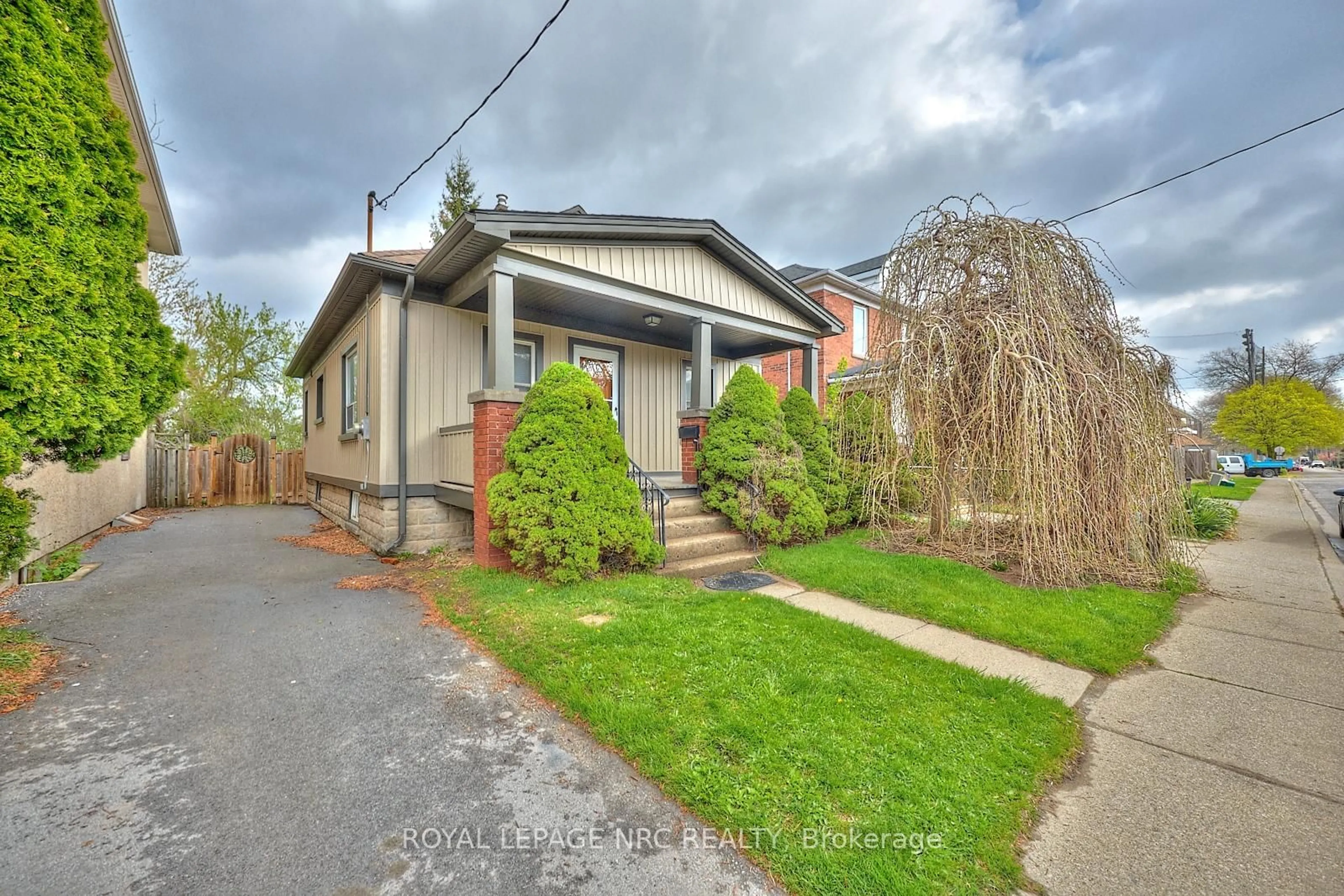 Unknown for 11 Beech St, St. Catharines Ontario L2R 2B6