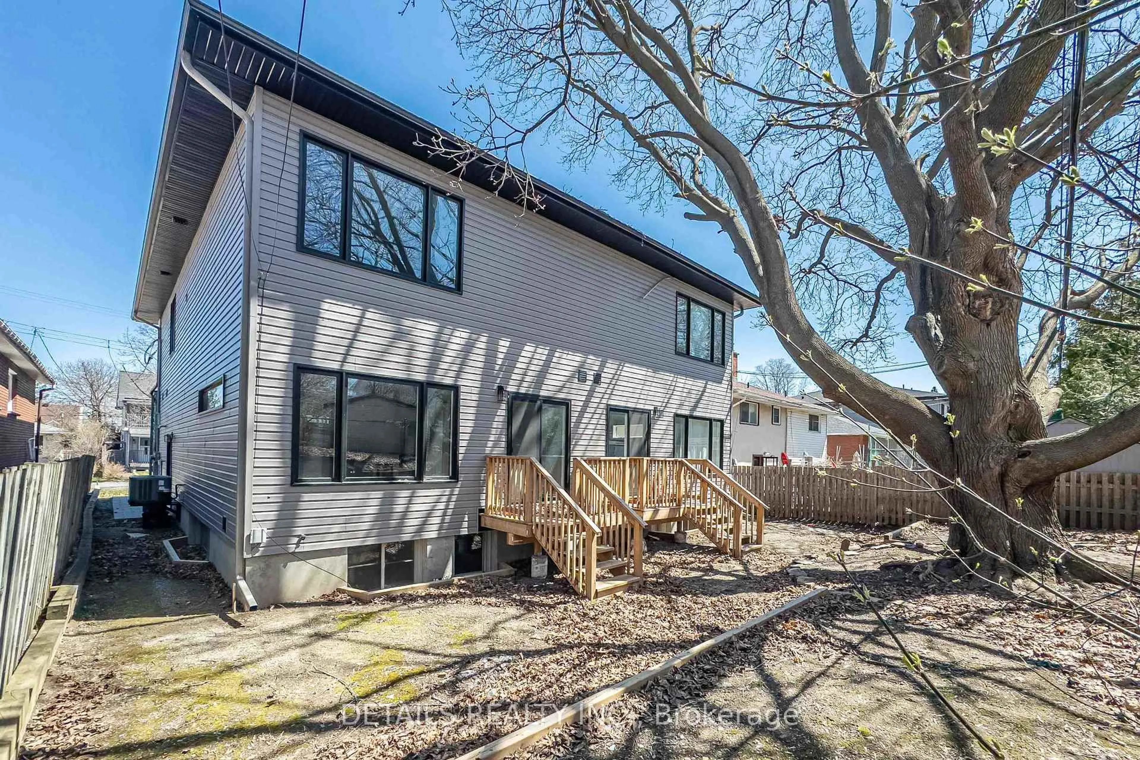 Unknown for 828 Maplewood Ave, Ottawa Ontario K2B 5V5
