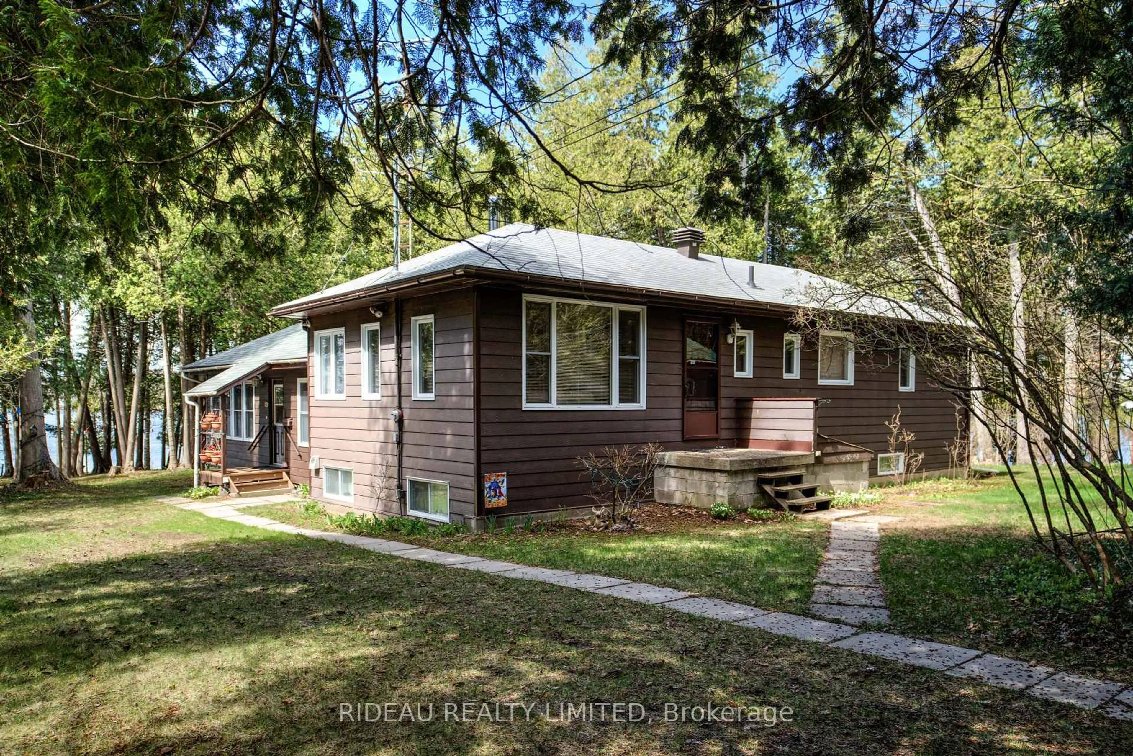 Home with vinyl exterior material, unknown for 3801A Big Rideau Lake Rd, Rideau Lakes Ontario K0G 1V0