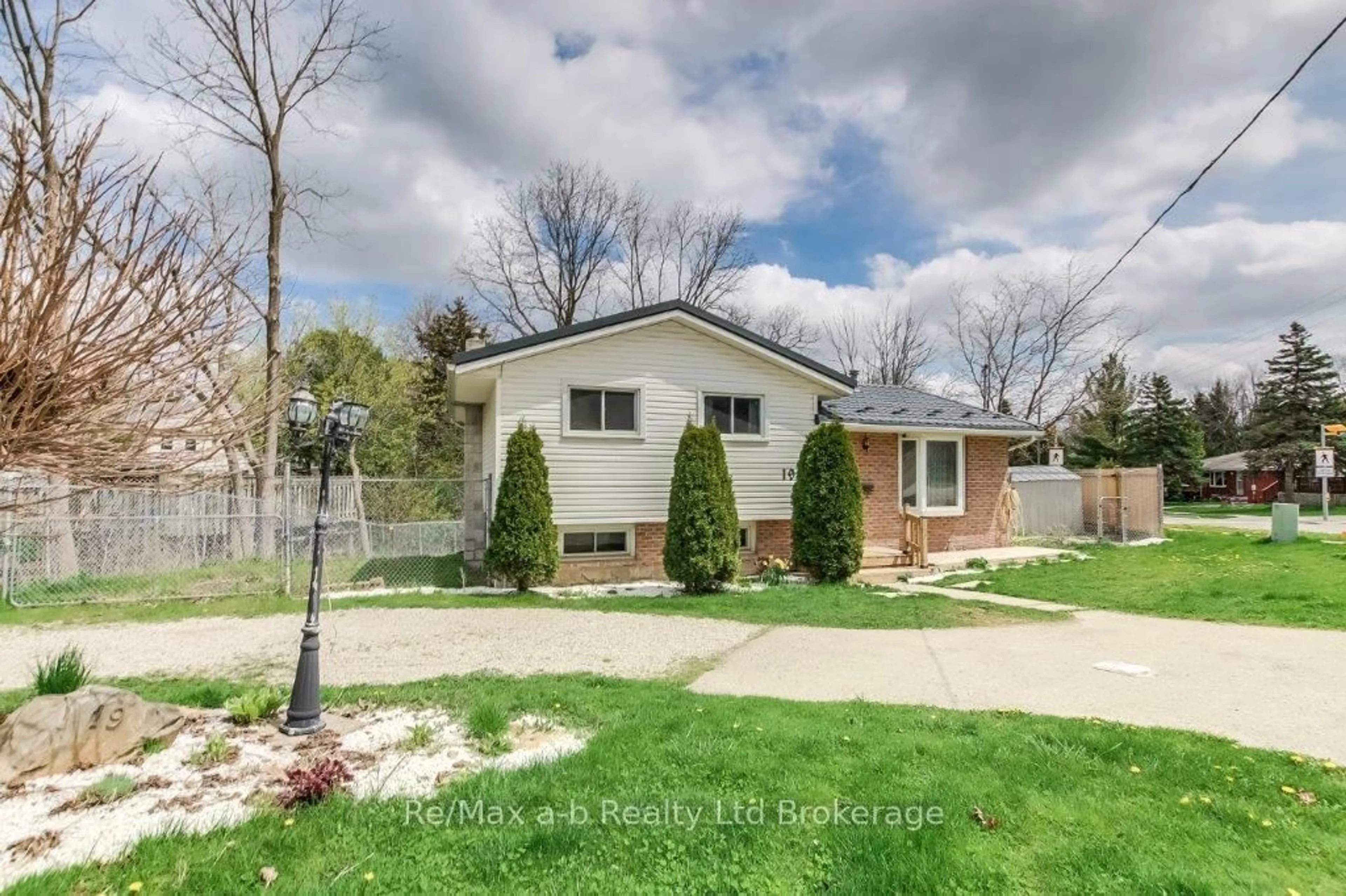 Unknown for 190 Mckeand St, Ingersoll Ontario N5C 3V1