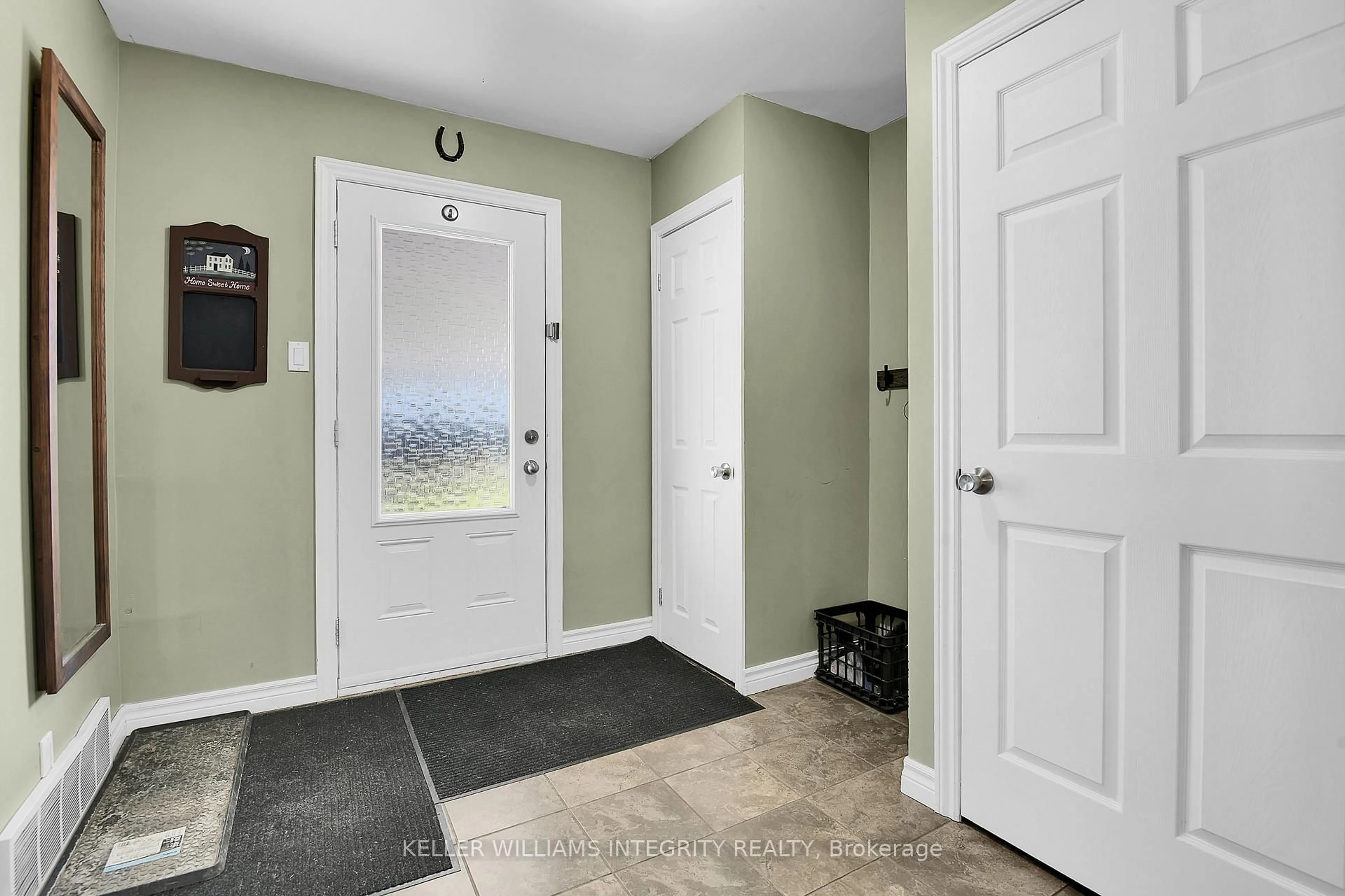 Indoor entryway for 38 St Lawrence St, South Stormont Ontario K0C 1M0