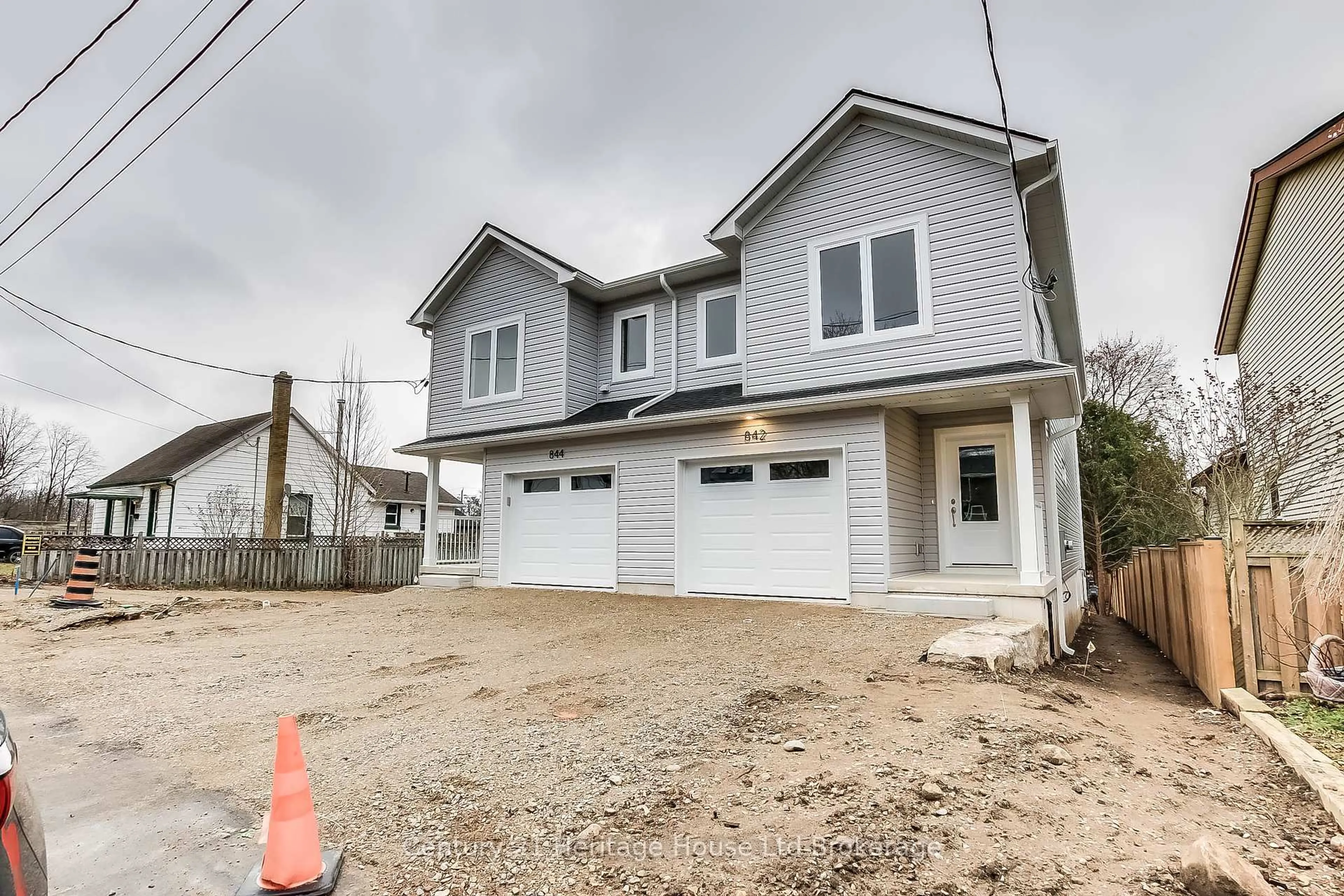 Home with vinyl exterior material, street for 844 WATER St, Woodstock Ontario N4S 1S7