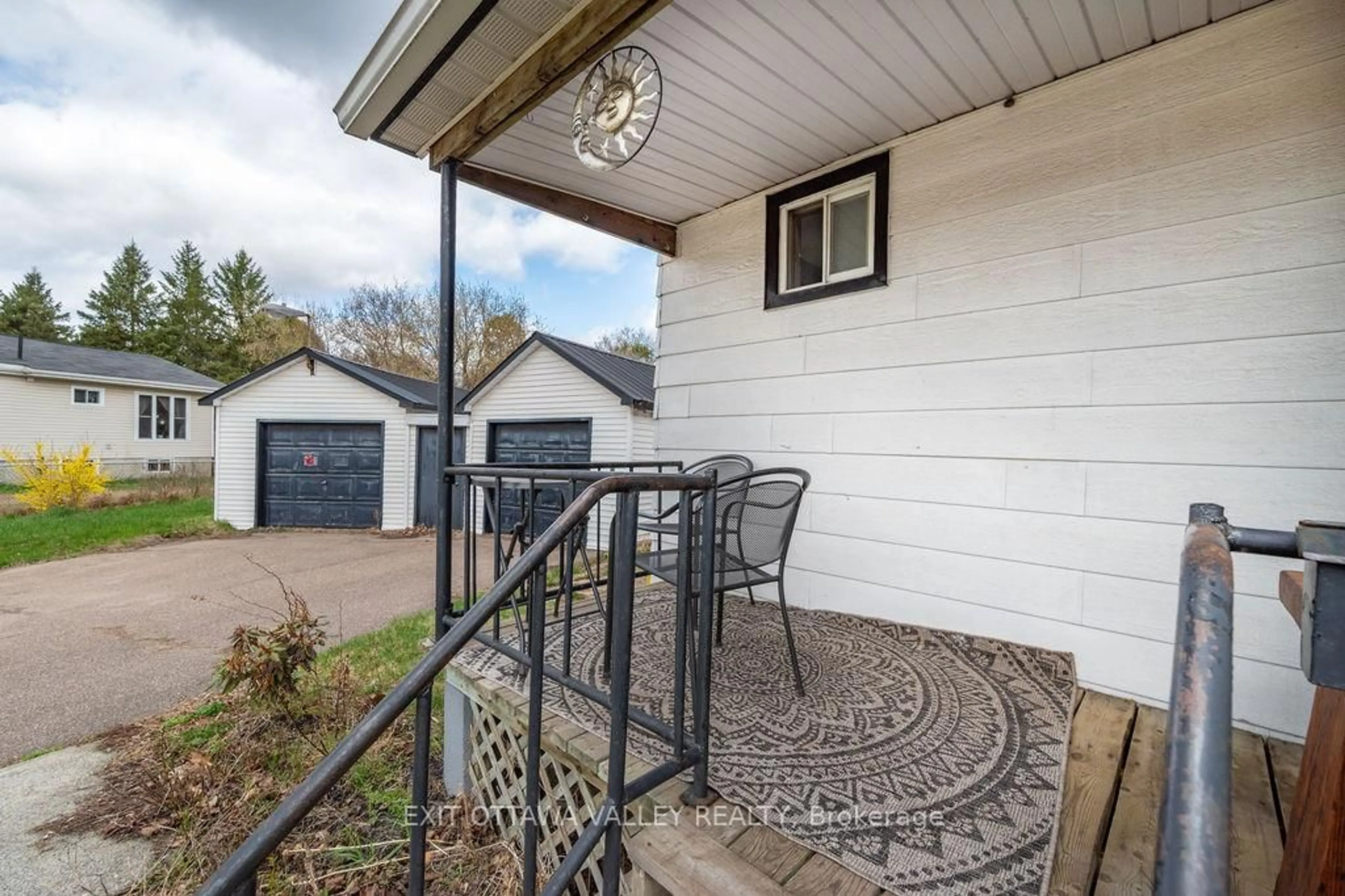 Patio, street for 224 Forced Rd, Pembroke Ontario K8A 5J4