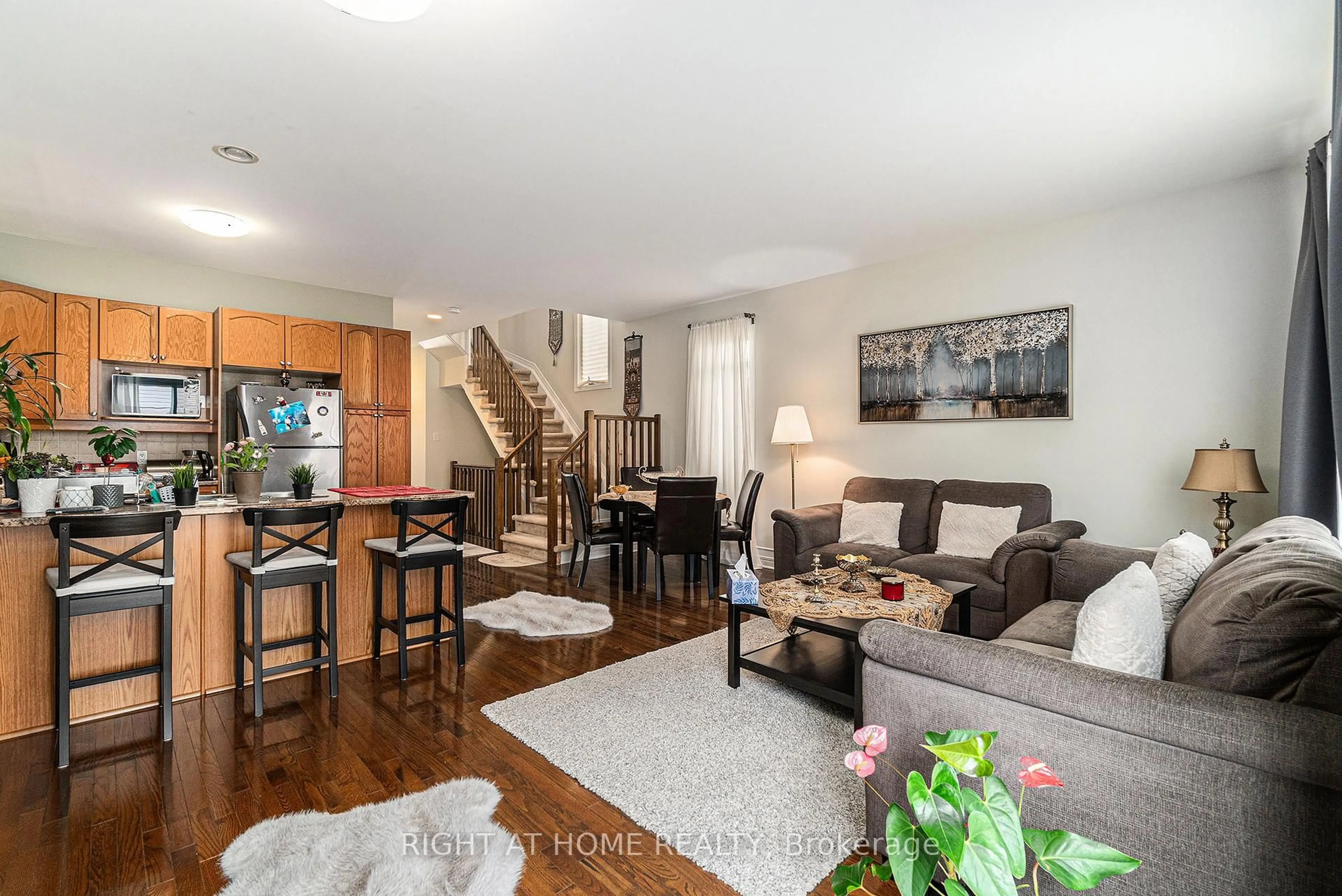 Living room with furniture, unknown for 174 Parkin Circ, Ottawa Ontario K1T 4G4