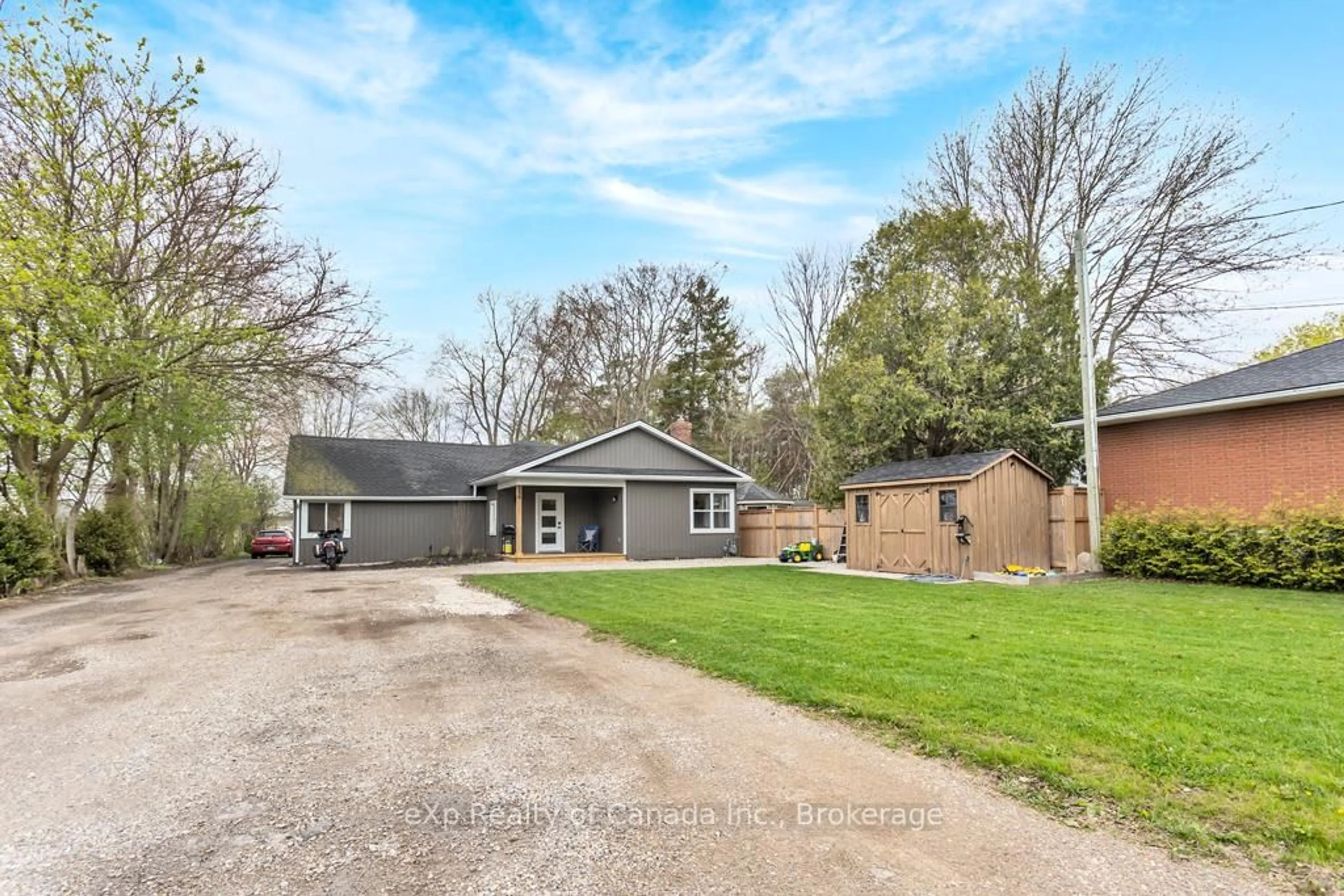 A pic from outside/outdoor area/front of a property/back of a property/a pic from drone, street for 456 John St, Aylmer Ontario N5H 2E4