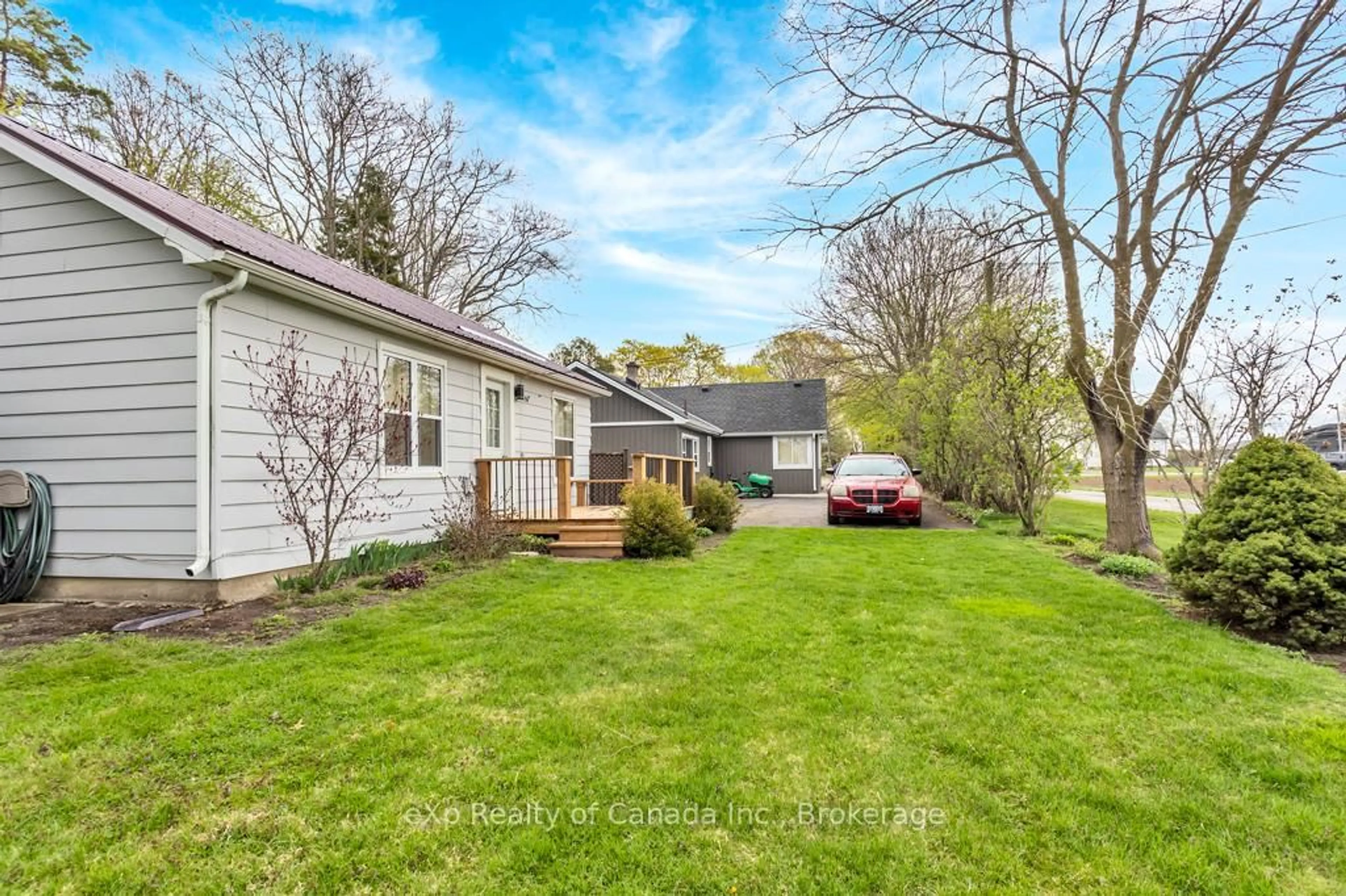 A pic from outside/outdoor area/front of a property/back of a property/a pic from drone, street for 456 John St, Aylmer Ontario N5H 2E4