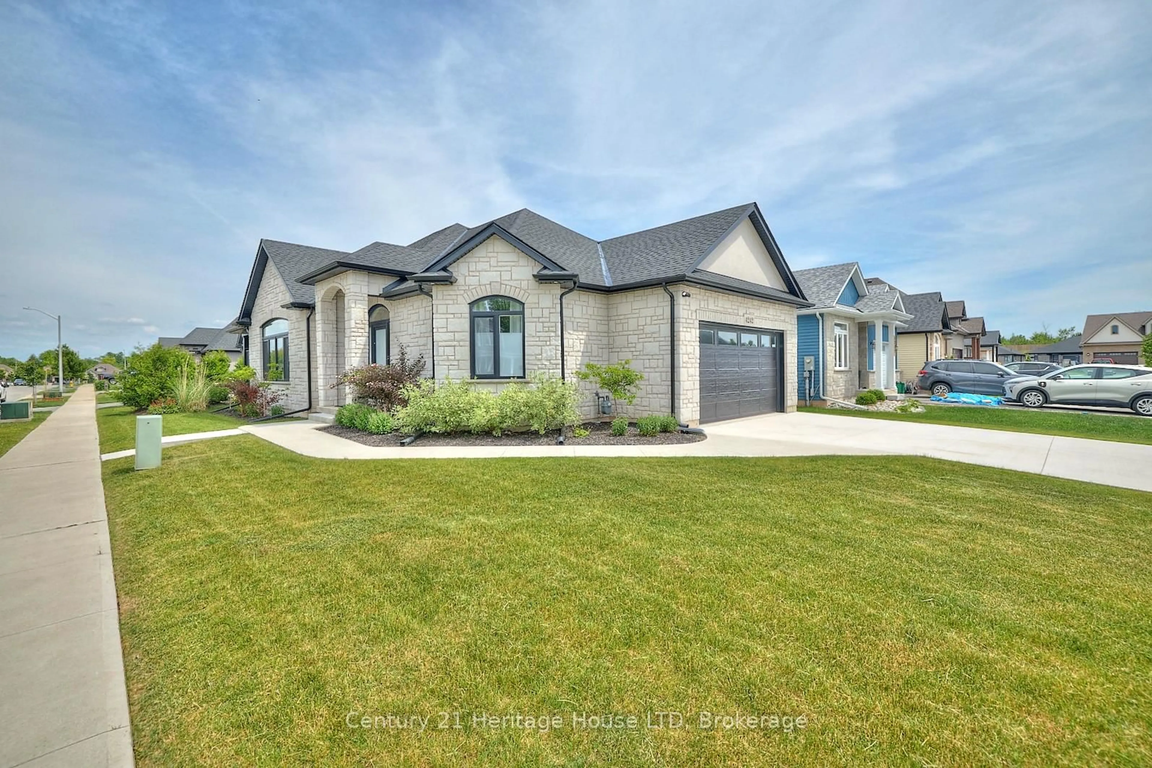Home with brick exterior material, street for 4242 VILLAGE CREEK Dr, Fort Erie Ontario L0S 1S0