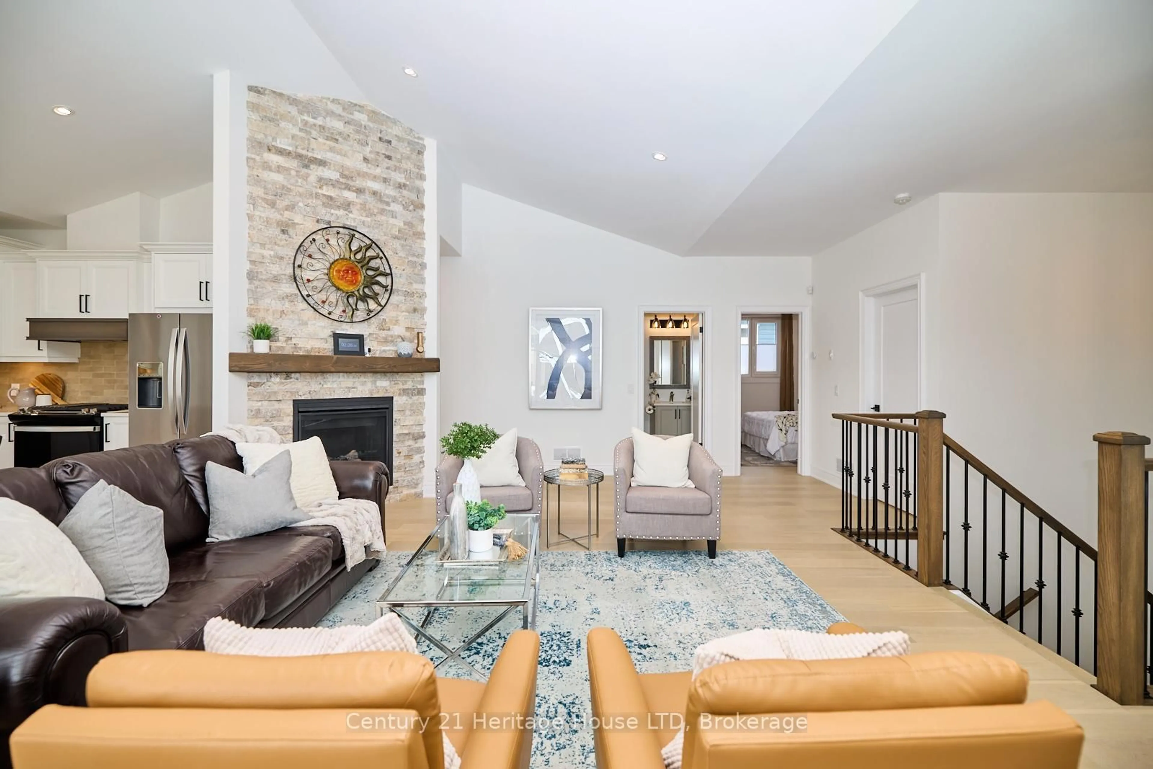 Living room with furniture, unknown for 4242 VILLAGE CREEK Dr, Fort Erie Ontario L0S 1S0