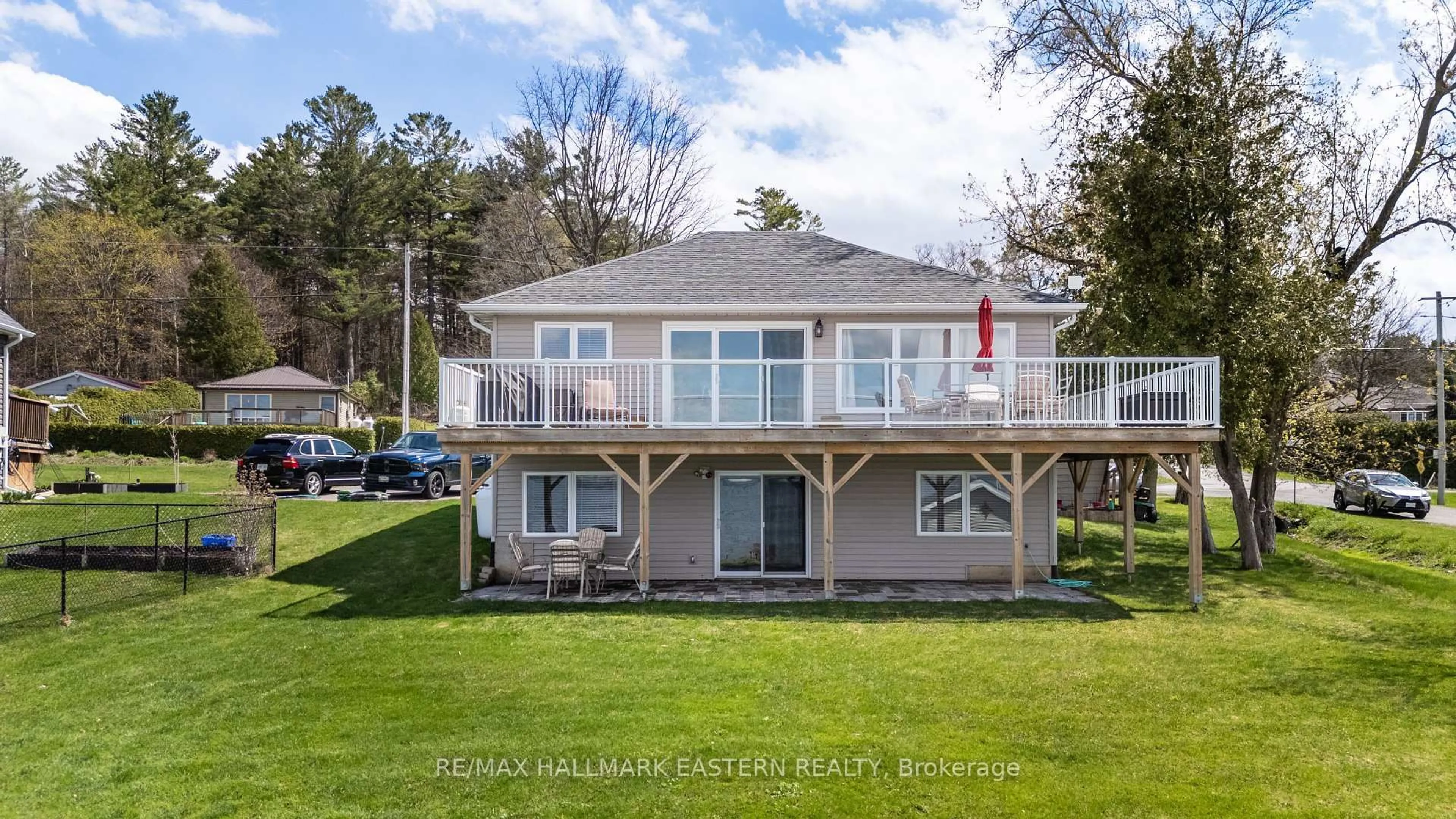 Home with vinyl exterior material, water/lake/river/ocean view for 7934 Taits Beach Rd, Hamilton Township Ontario K0L 1E0