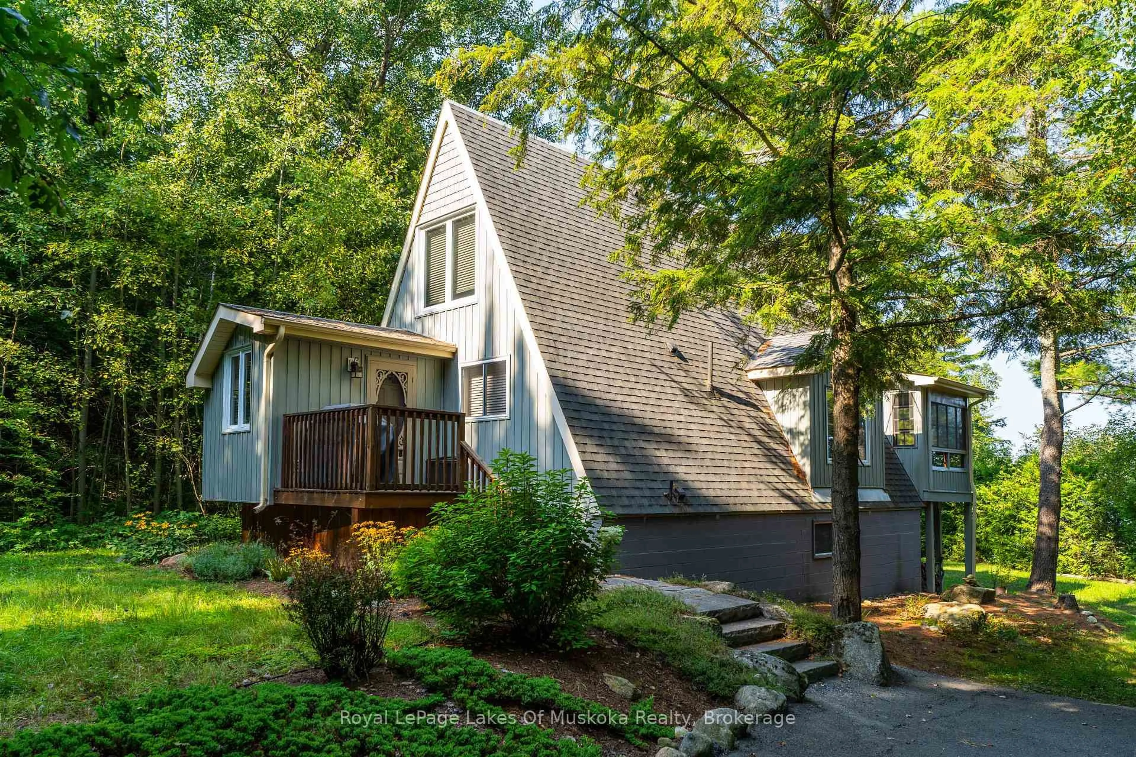 Home with vinyl exterior material, street for 1025 McCabe Rd, Lake of Bays Ontario P0B 1A0