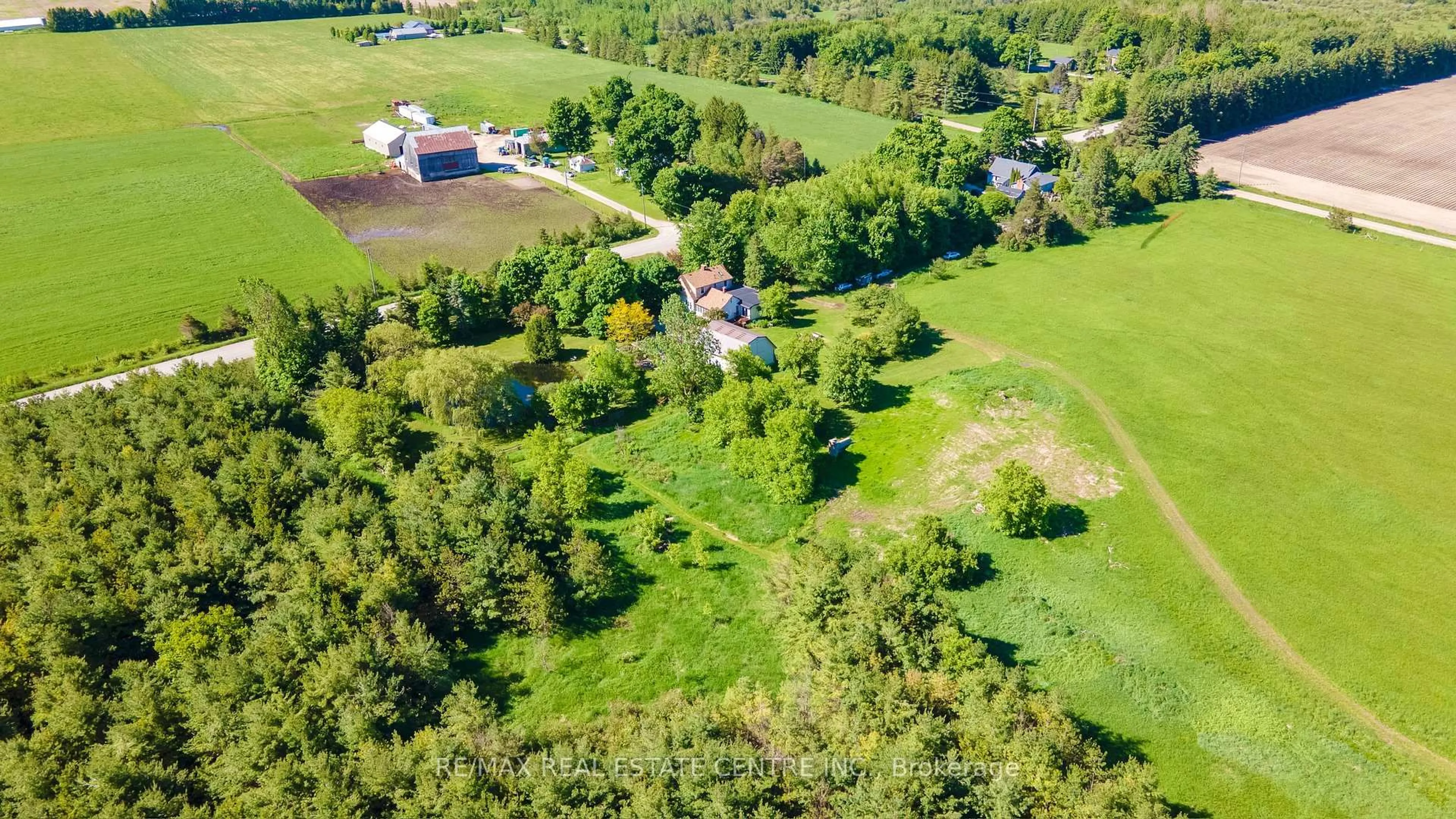 A pic from outside/outdoor area/front of a property/back of a property/a pic from drone, unknown for 384323 20 Sdrd, Amaranth Ontario L9W 3Z2