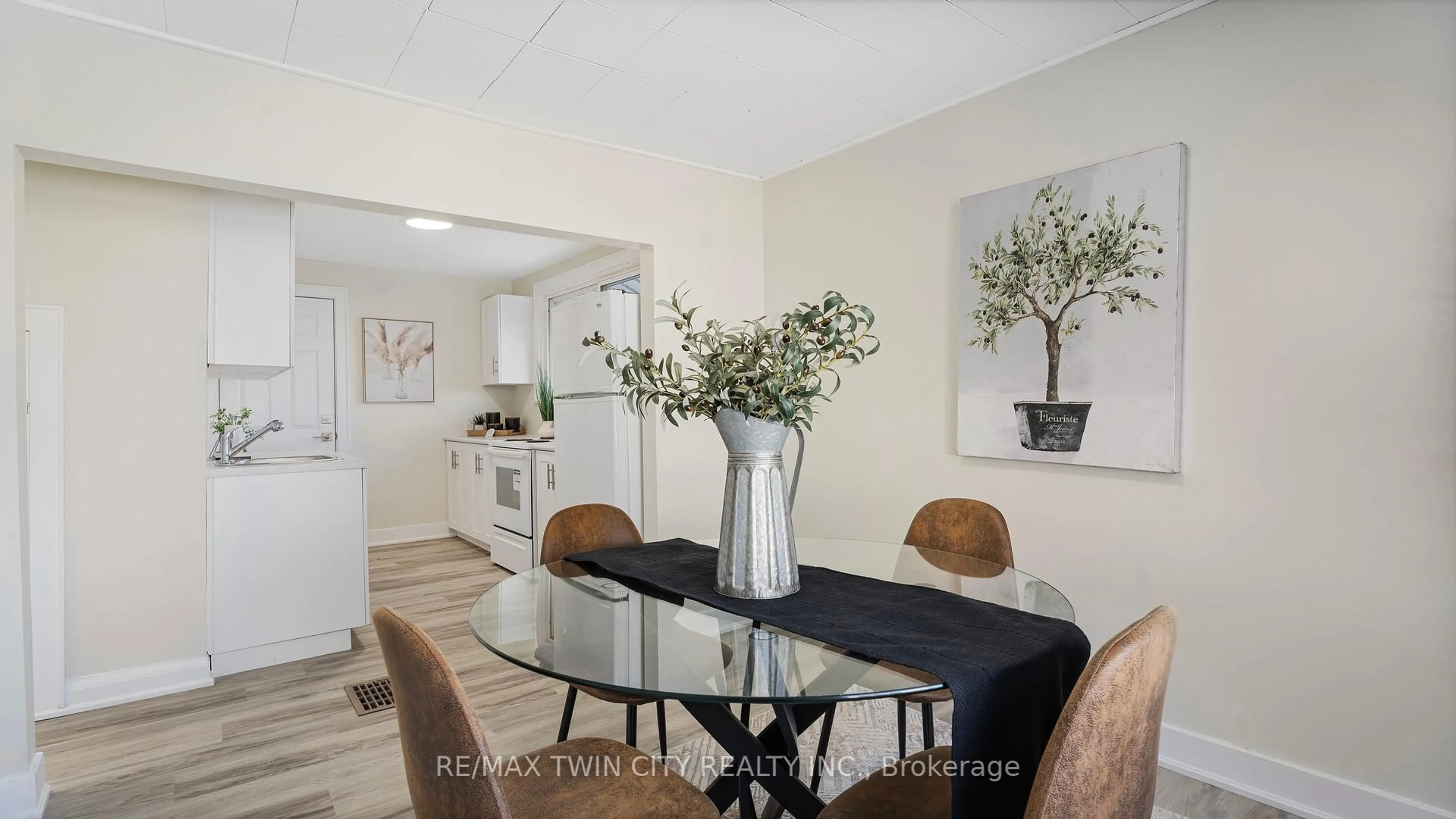 Dining room, unknown for 248 Sydenham St, Brantford Ontario N3R 3Z8