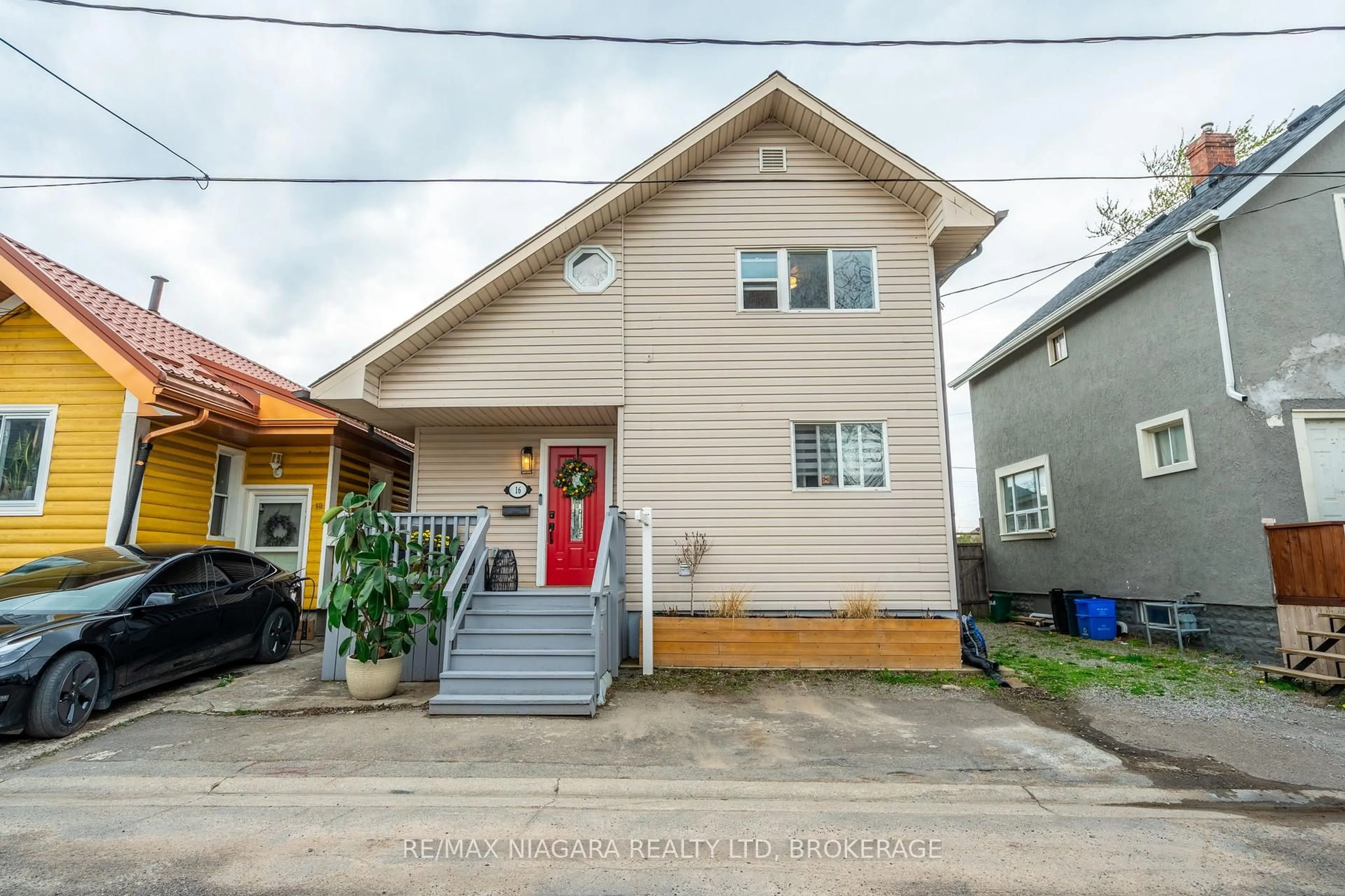 Unknown for 16 Jones Lane, Welland Ontario L3B 3M5