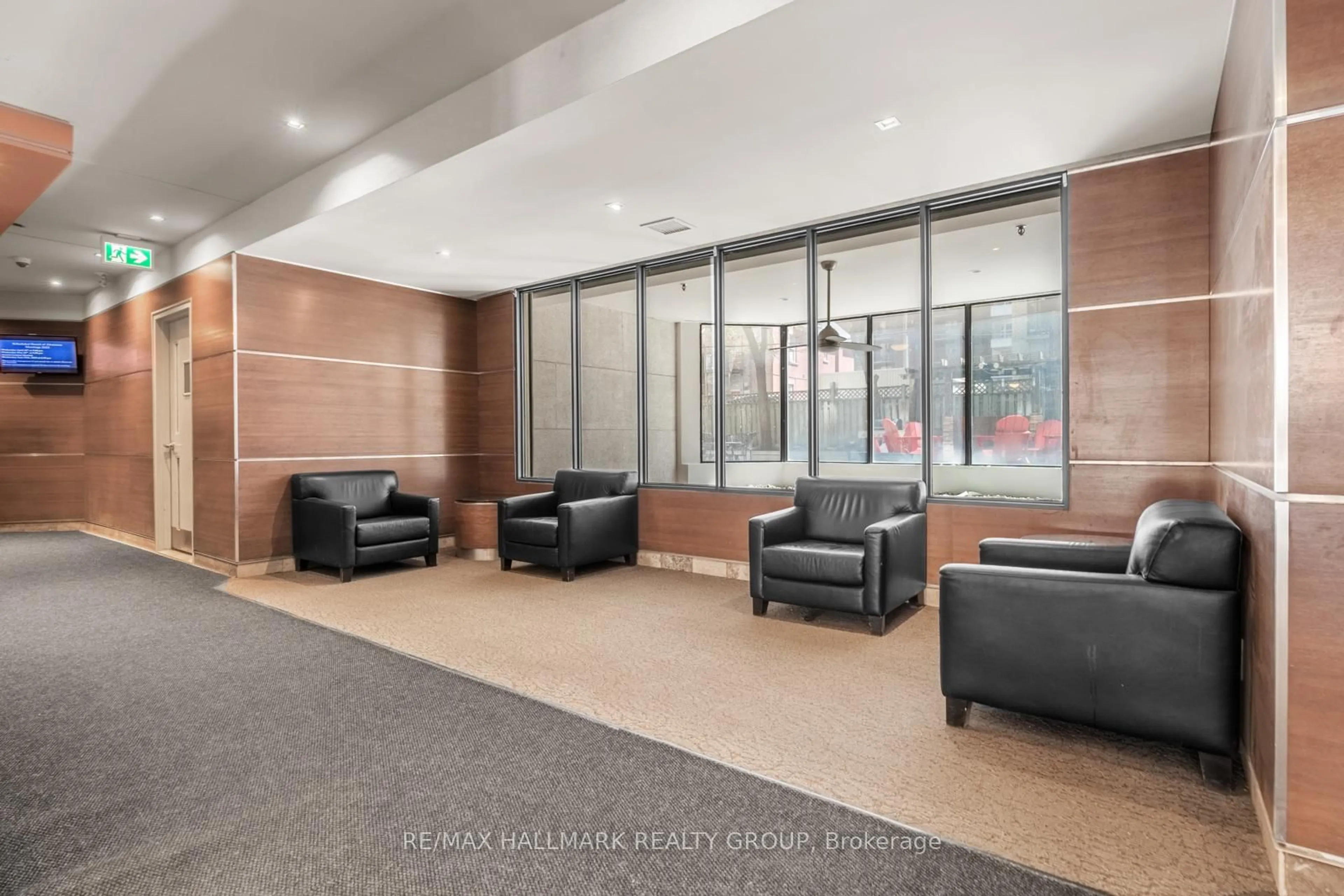 Lobby for 470 Laurier Ave #2102, Ottawa Ontario K1B 3A6