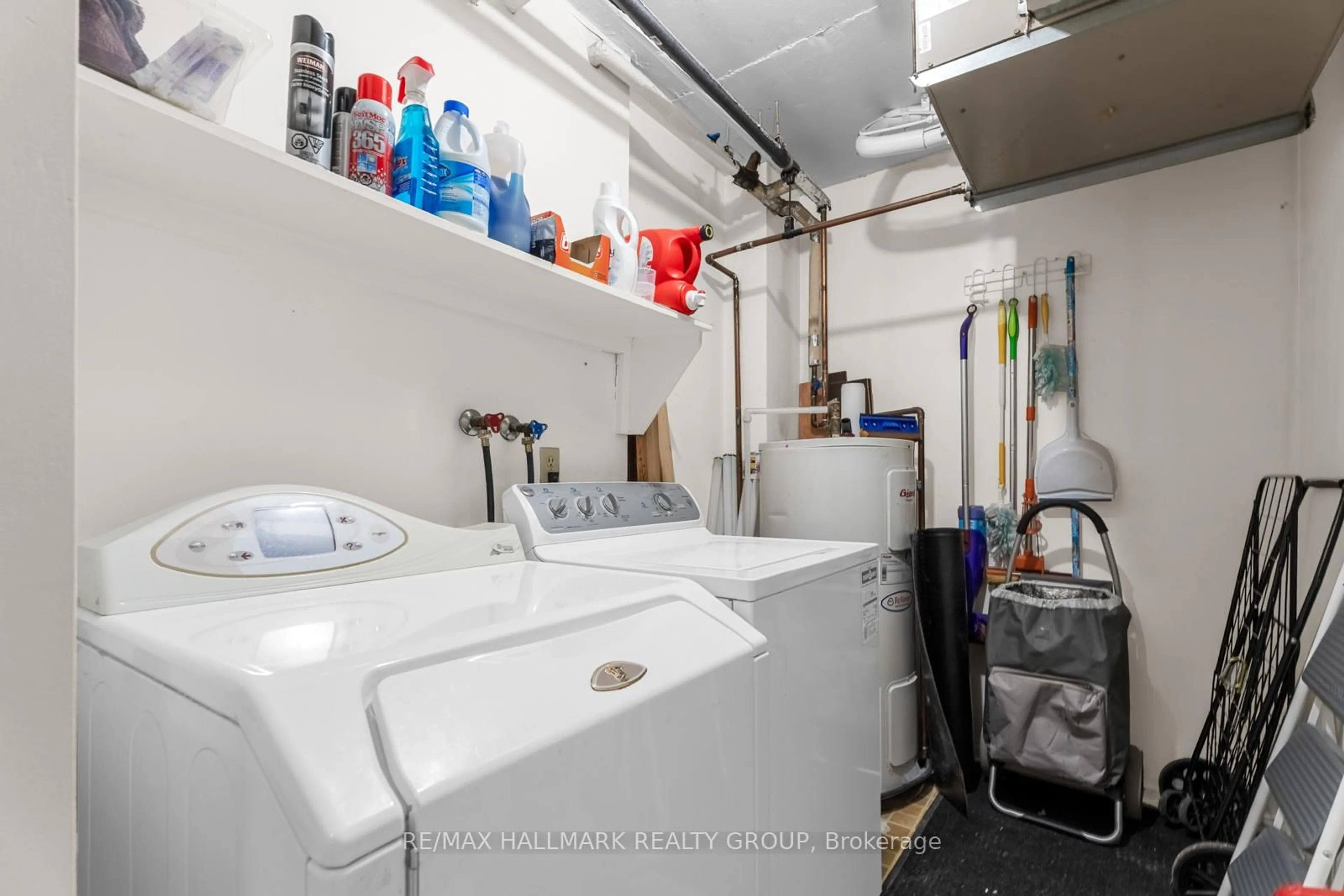 Laundry room for 470 Laurier Ave #2102, Ottawa Ontario K1B 3A6