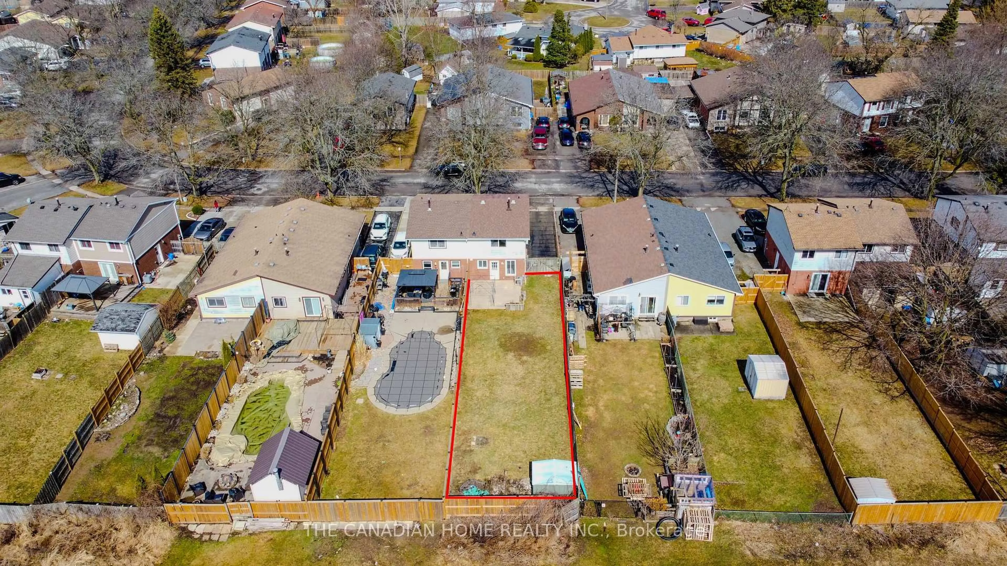 A pic from outside/outdoor area/front of a property/back of a property/a pic from drone, street for 6596 Harmony Ave, Niagara Falls Ontario L2H 1Z4