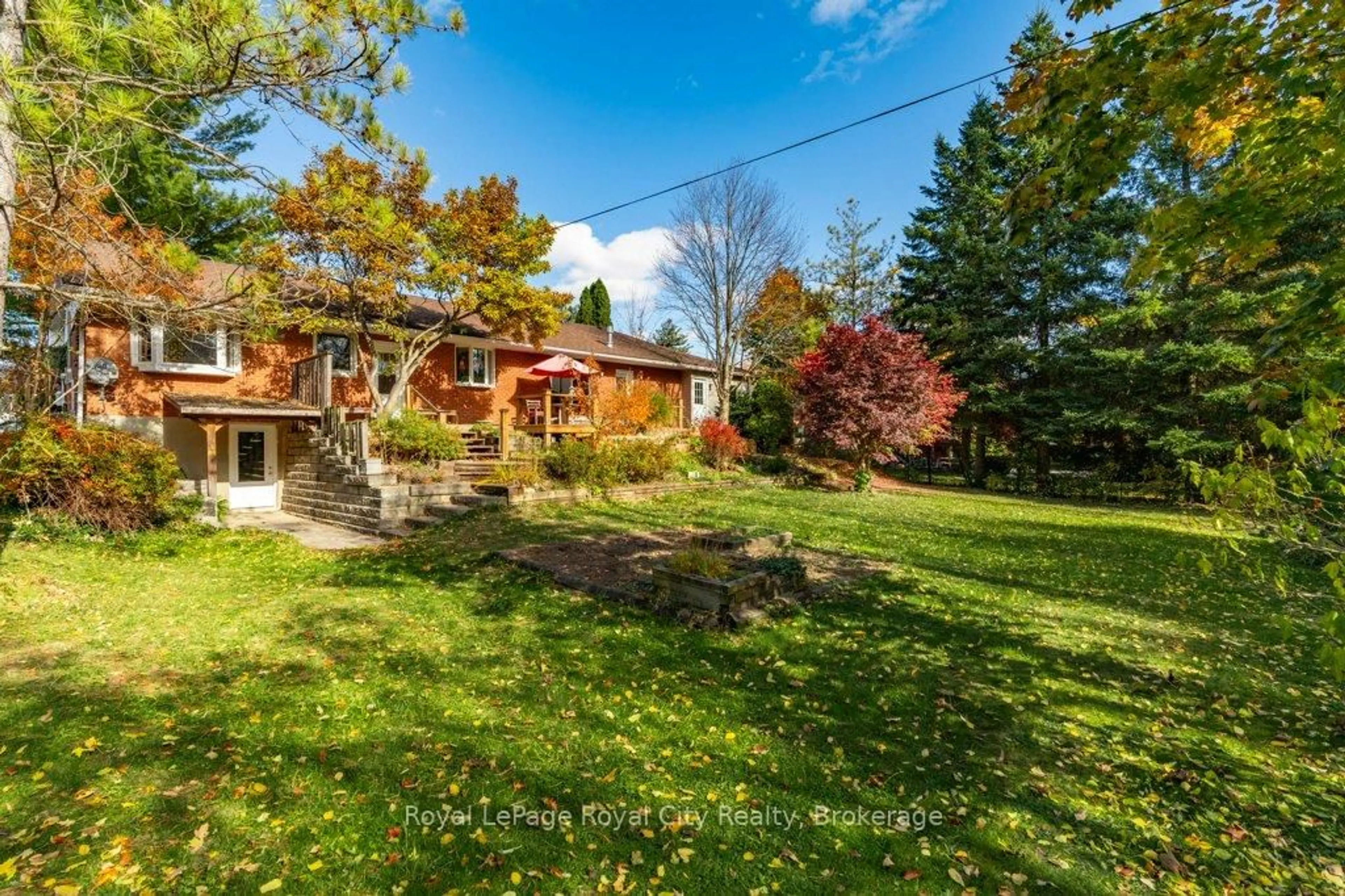 A pic from outside/outdoor area/front of a property/back of a property/a pic from drone, unknown for 19 Promenade Rd, Guelph/Eramosa Ontario N1E 5Y6