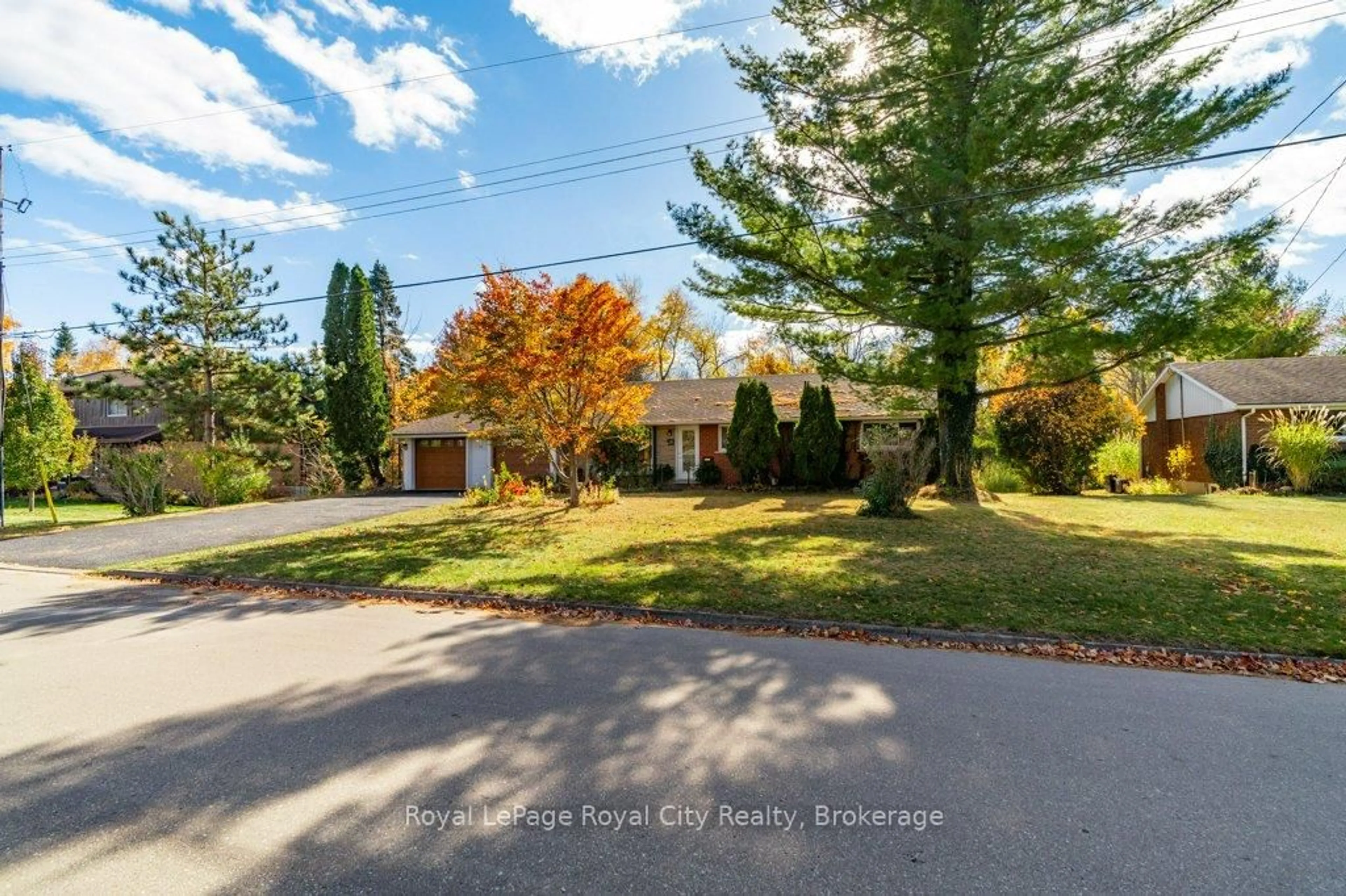 A pic from outside/outdoor area/front of a property/back of a property/a pic from drone, street for 19 Promenade Rd, Guelph/Eramosa Ontario N1E 5Y6