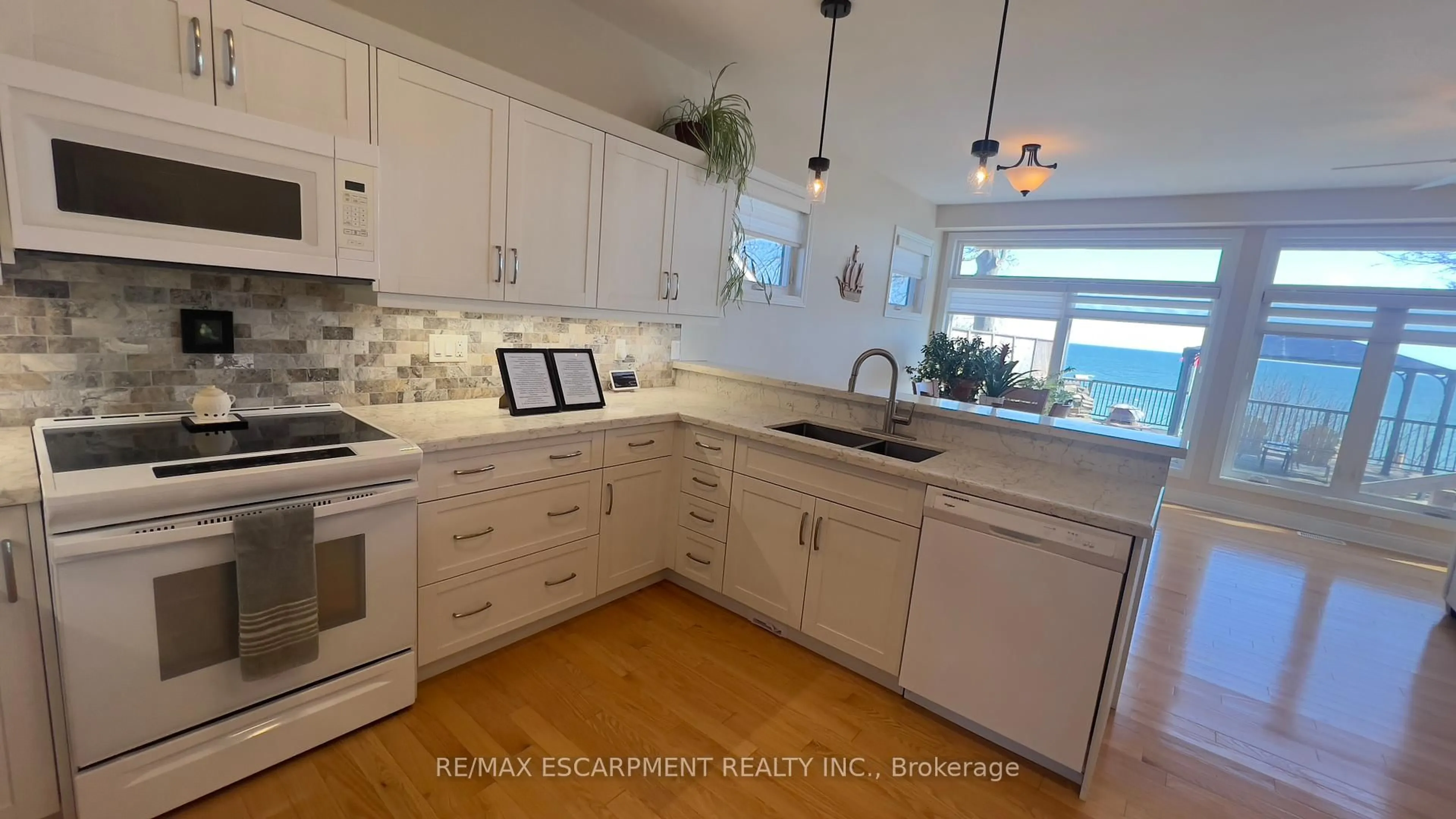 Open concept kitchen, ceramic/tile floor for 72 Lakeside Dr, Haldimand Ontario N0A 1L0