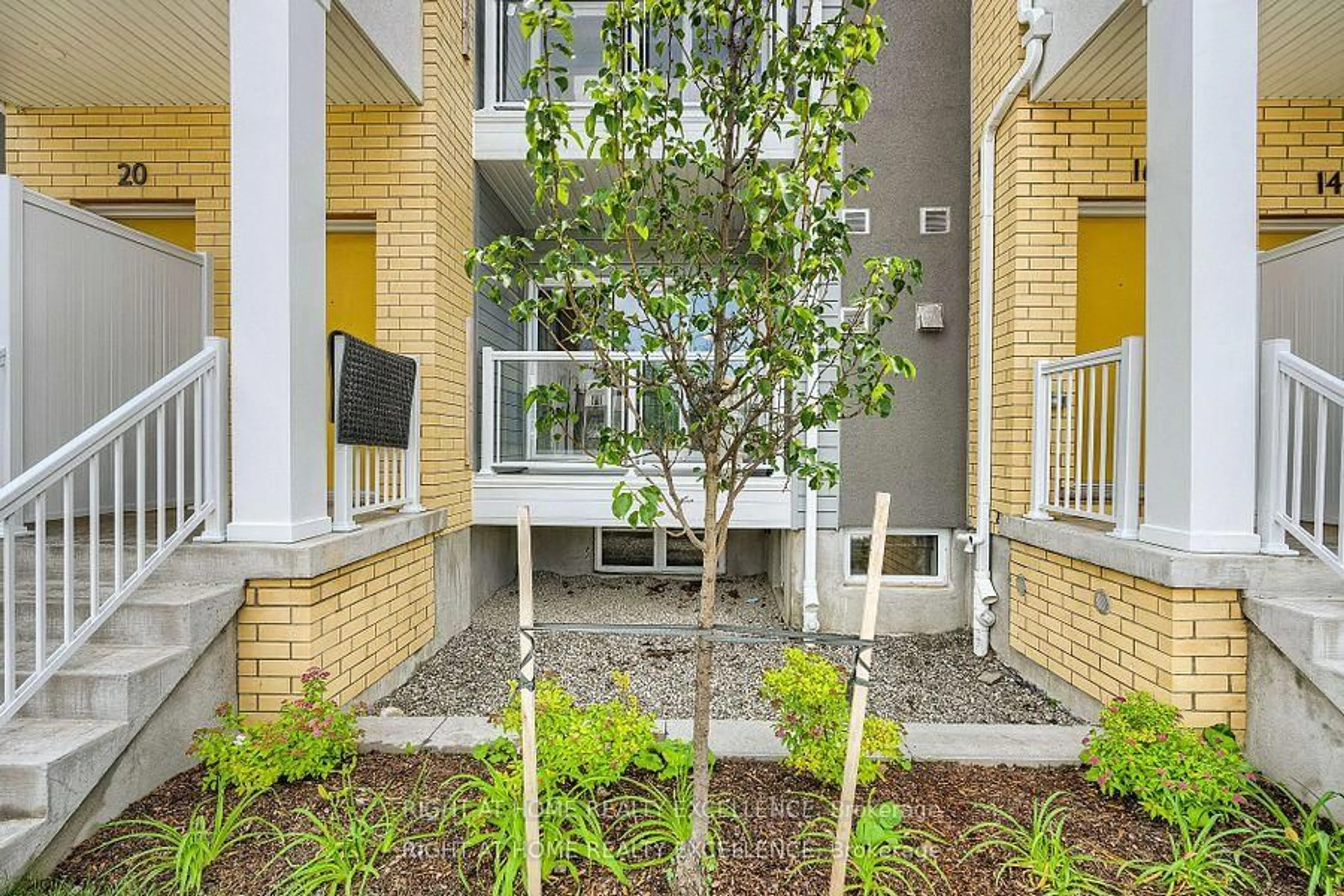 Patio, street for 16 Vitality Dr, Kitchener Ontario N2R 0R7