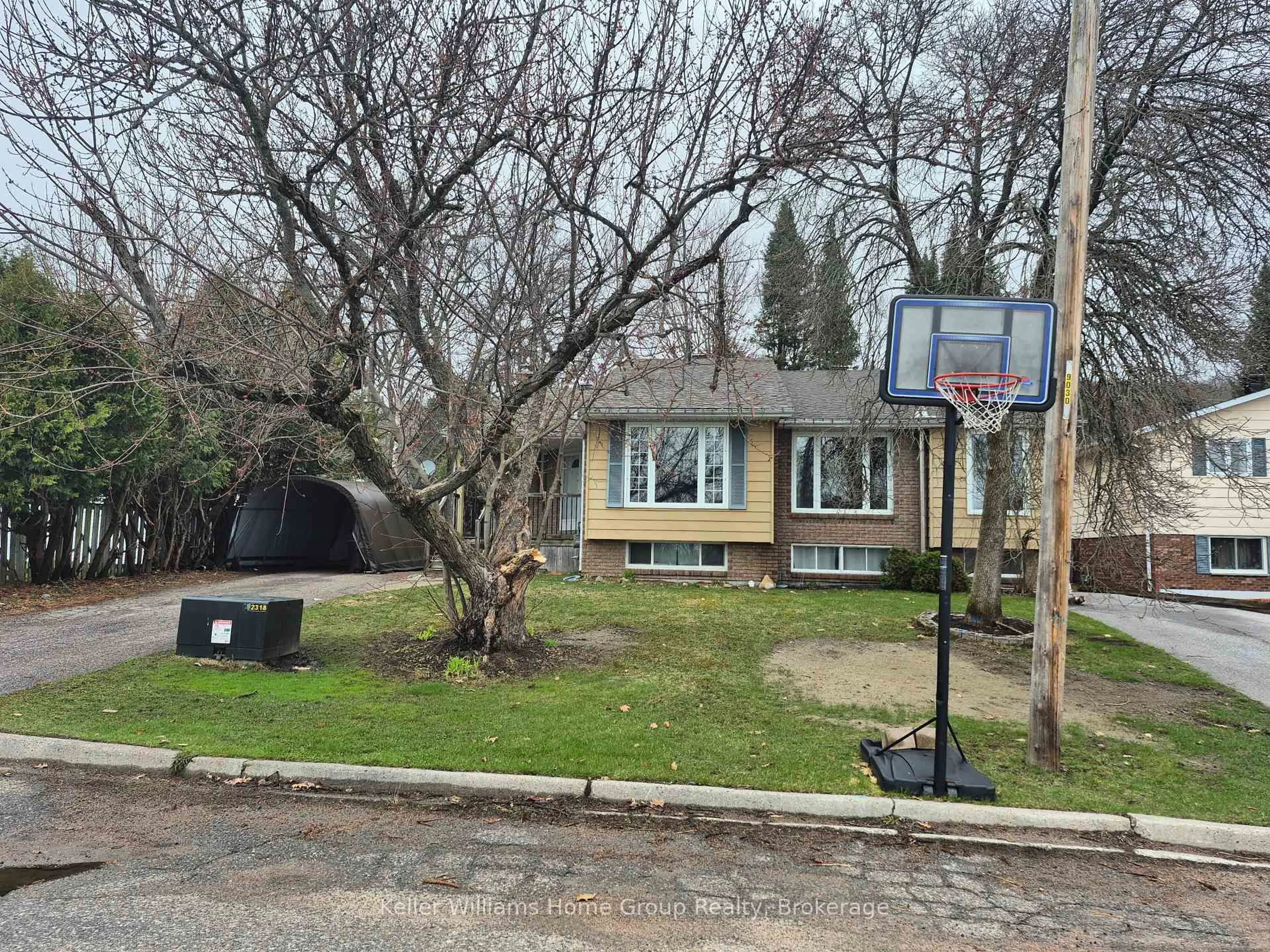 A pic from outside/outdoor area/front of a property/back of a property/a pic from drone, street for 10 Canyon Crt, North Bay Ontario P1B 9A7