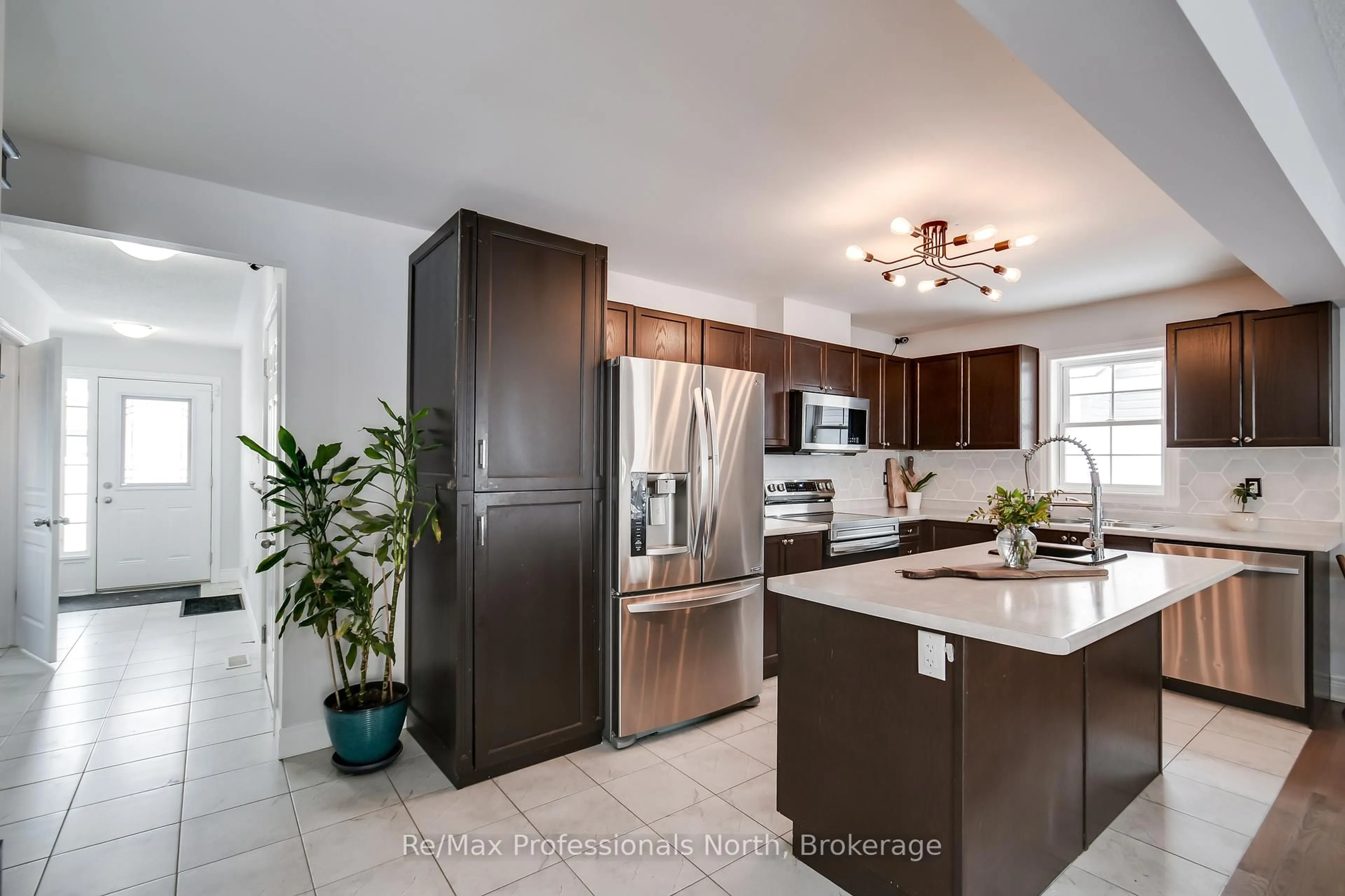 Unknown for 230 Pine St, Gravenhurst Ontario P1P 1B1