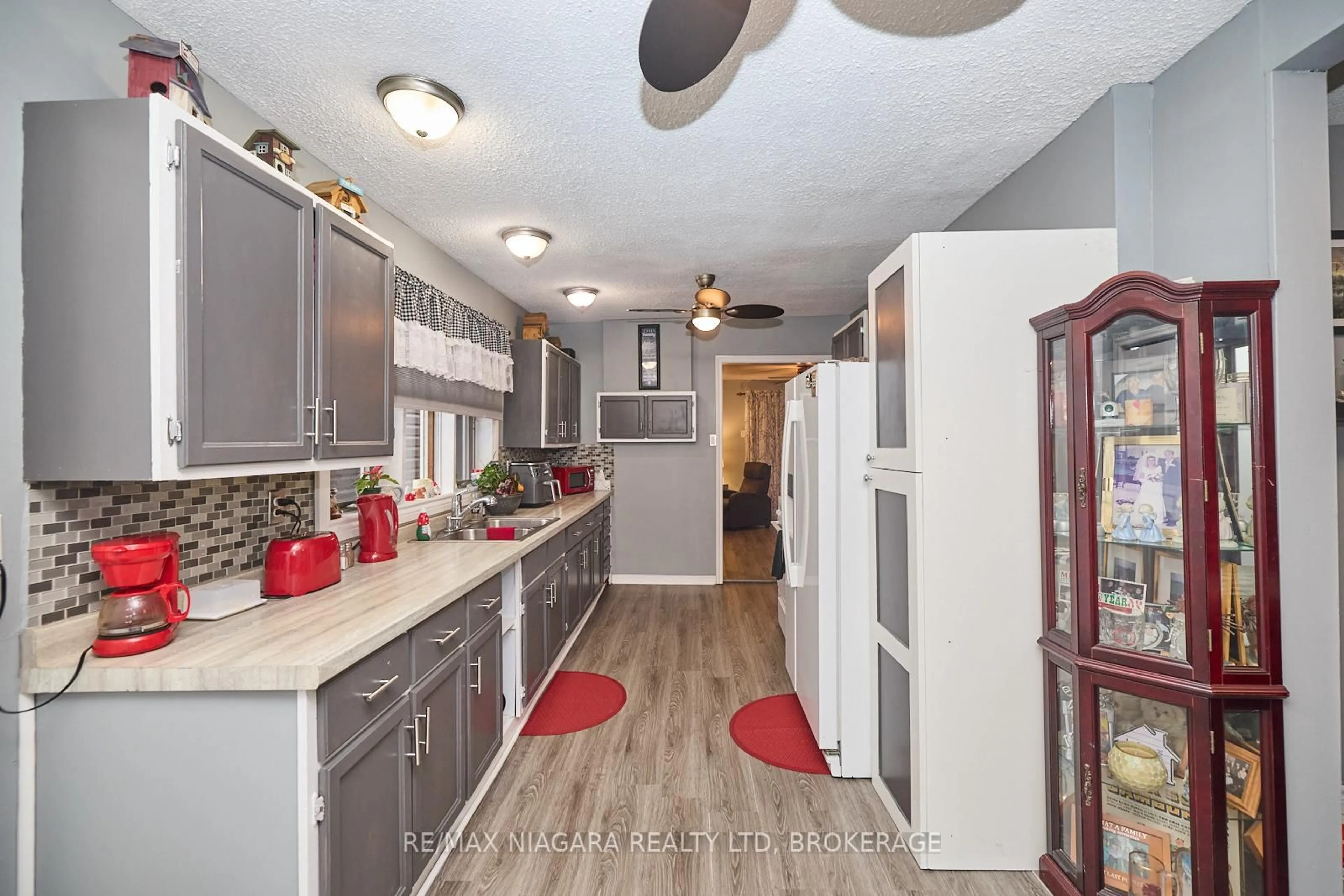 Open concept kitchen, unknown for 35 Radford Ave, Fort Erie Ontario L2A 5H6