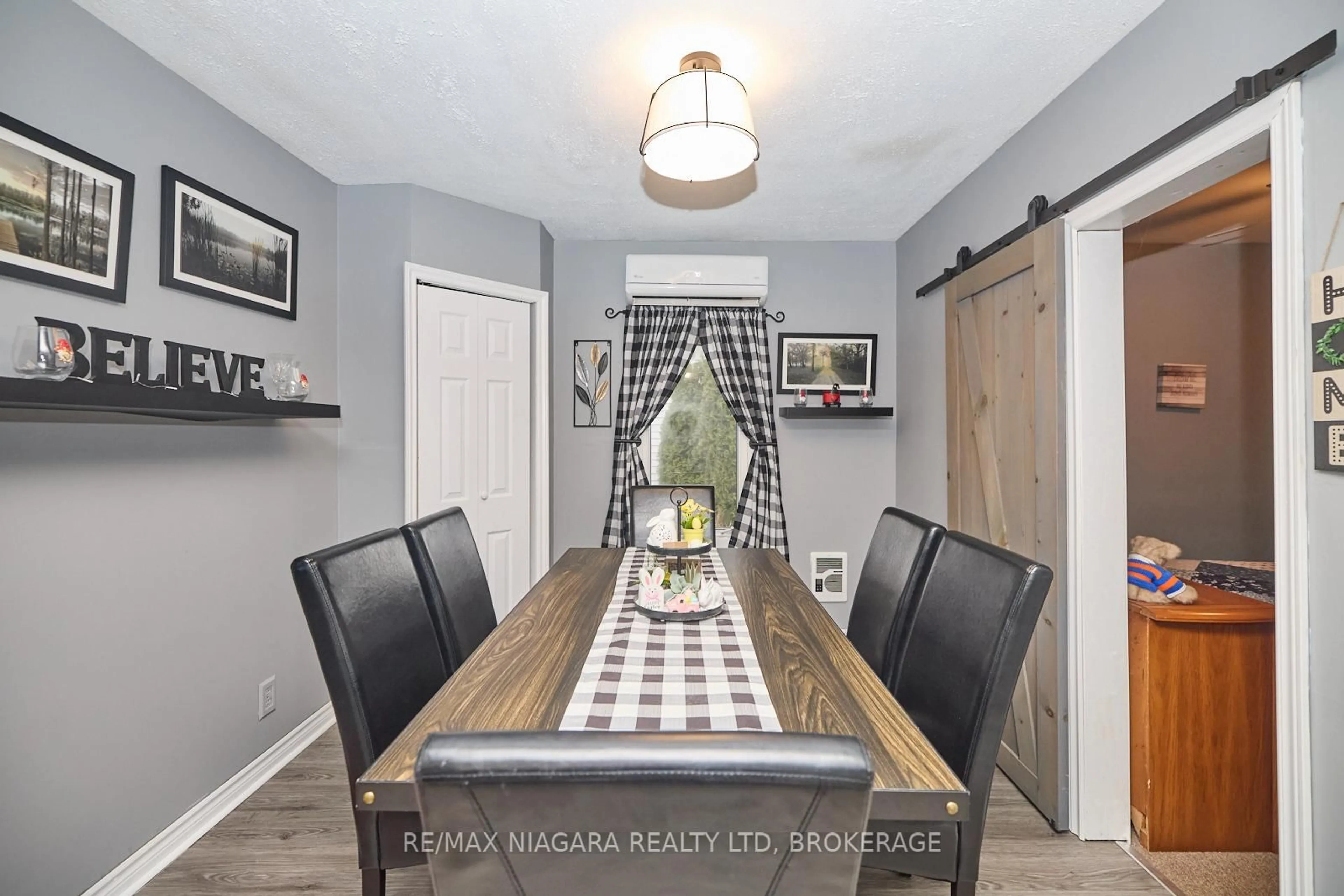 Dining room, wood/laminate floor for 35 Radford Ave, Fort Erie Ontario L2A 5H6